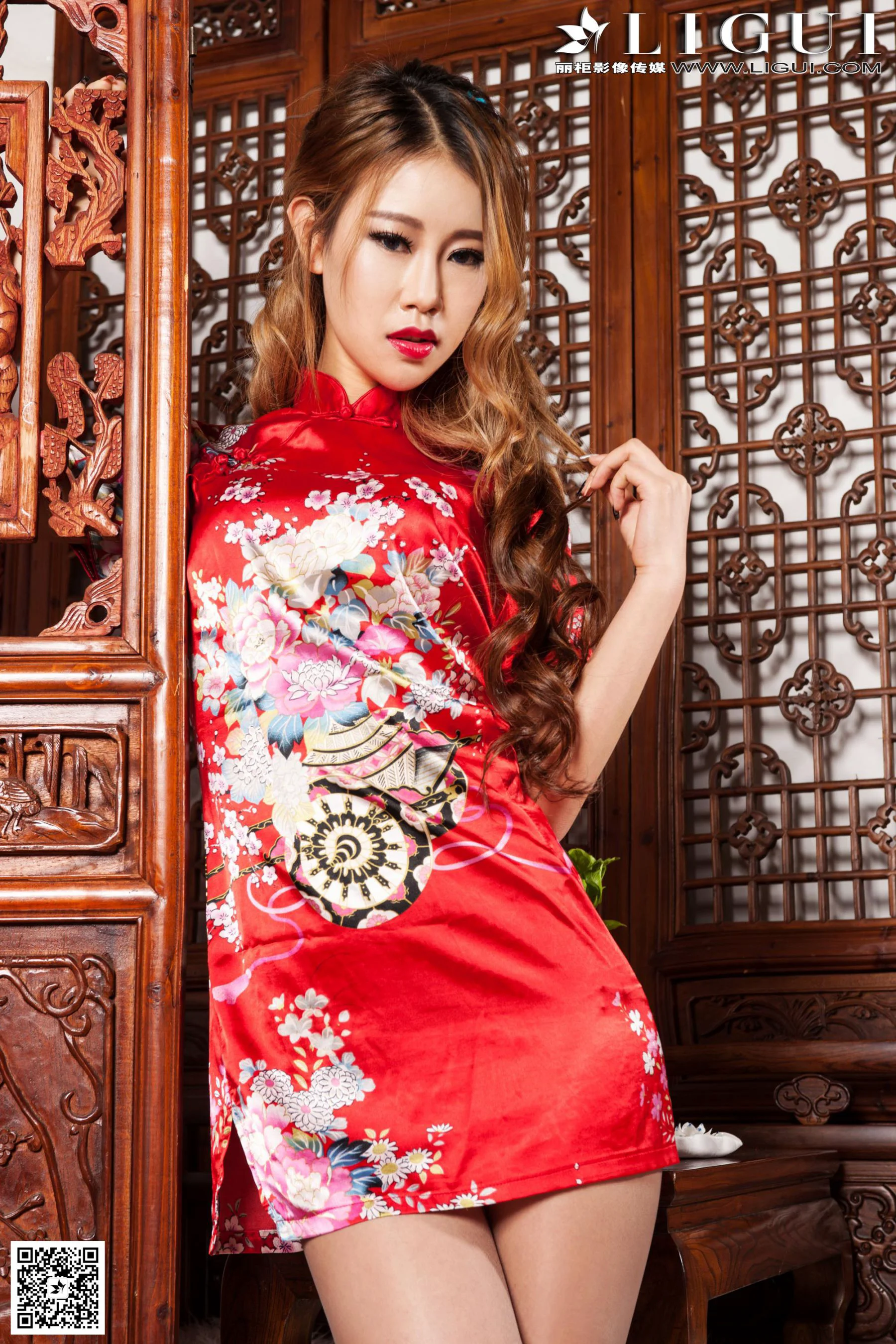 Model 语寒《新年旗袍丝足高跟》上下全集 [丽柜LiGui] 美腿玉足写真图片 - 爱照片