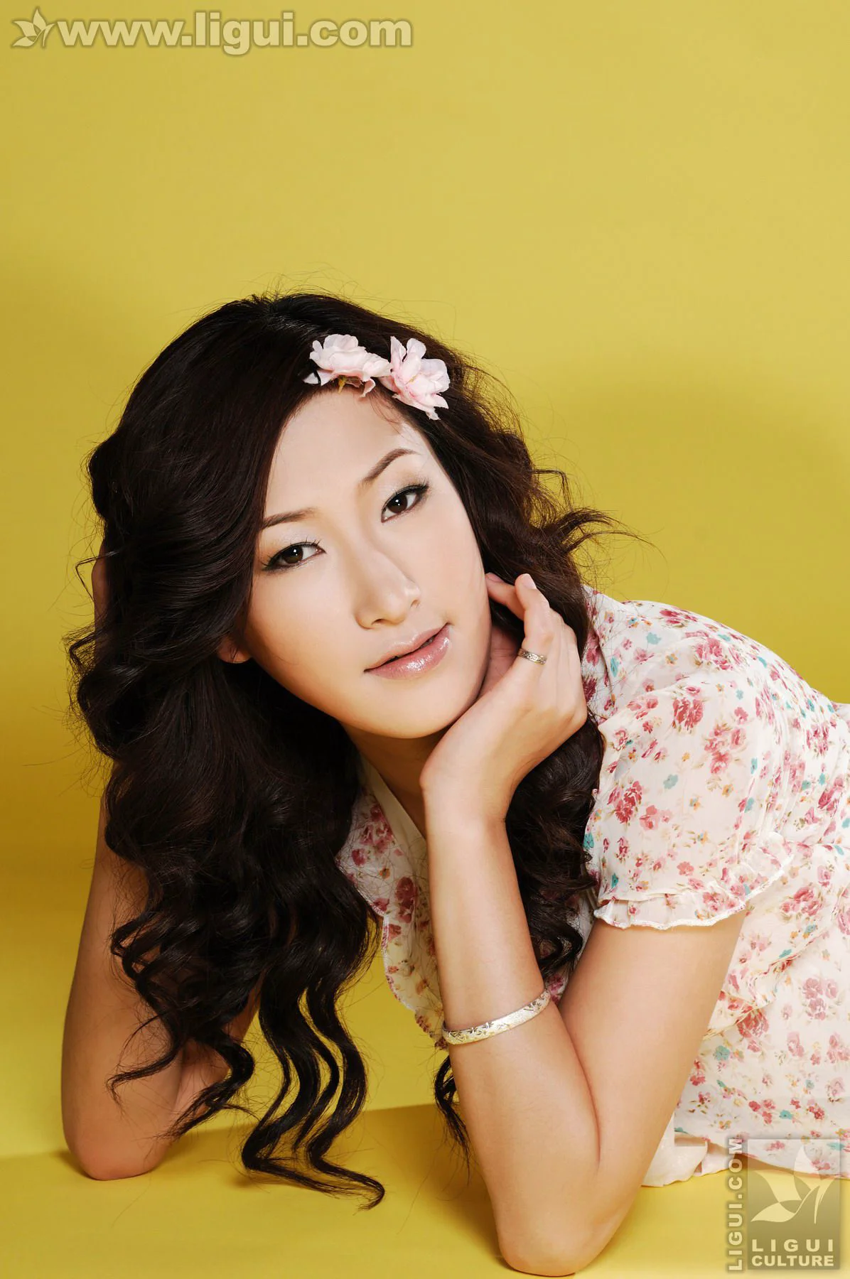 Model 婷婷《迷人风情之甜蜜蜜》 [丽柜LiGui] 美腿玉足写真图片 - 爱照片