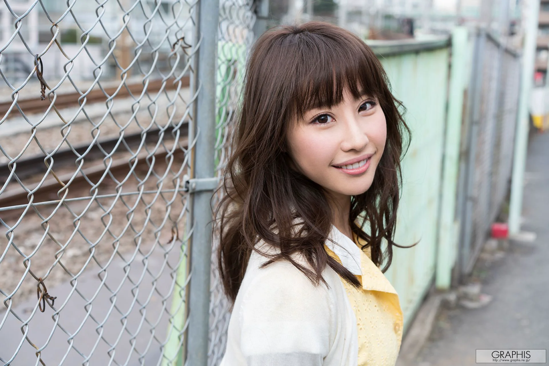 あやみ旬果『Sunbeams leaves』 [Graphis] Gals 写真集 - 爱照片
