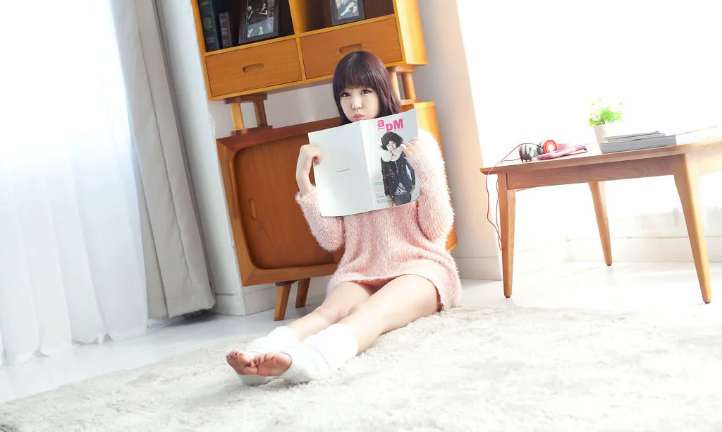 韩国妹子洪智妍 Hong Ji Yeon 家居写真集 - 爱照片