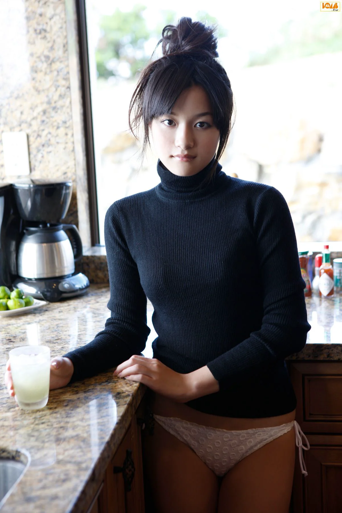 三宅ひとみ《アイドリング!!!》 写真集 [Bomb.TV] 2010年08月刊 - 爱照片