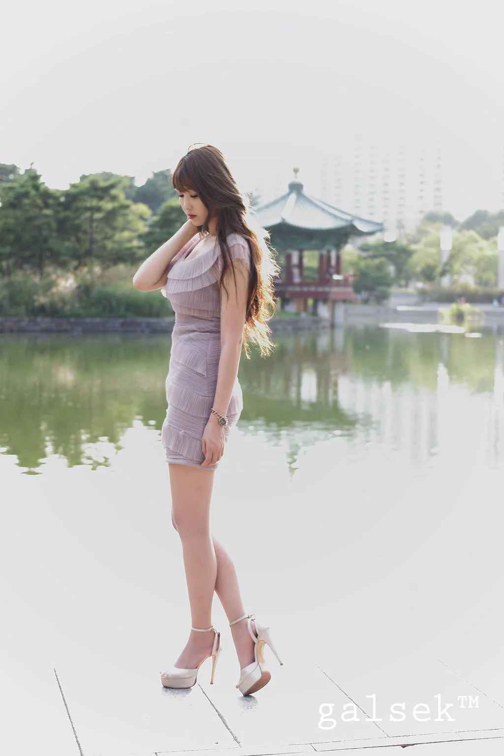 李仁慧《极品公园超短裙气质女神》写真集 - 爱照片