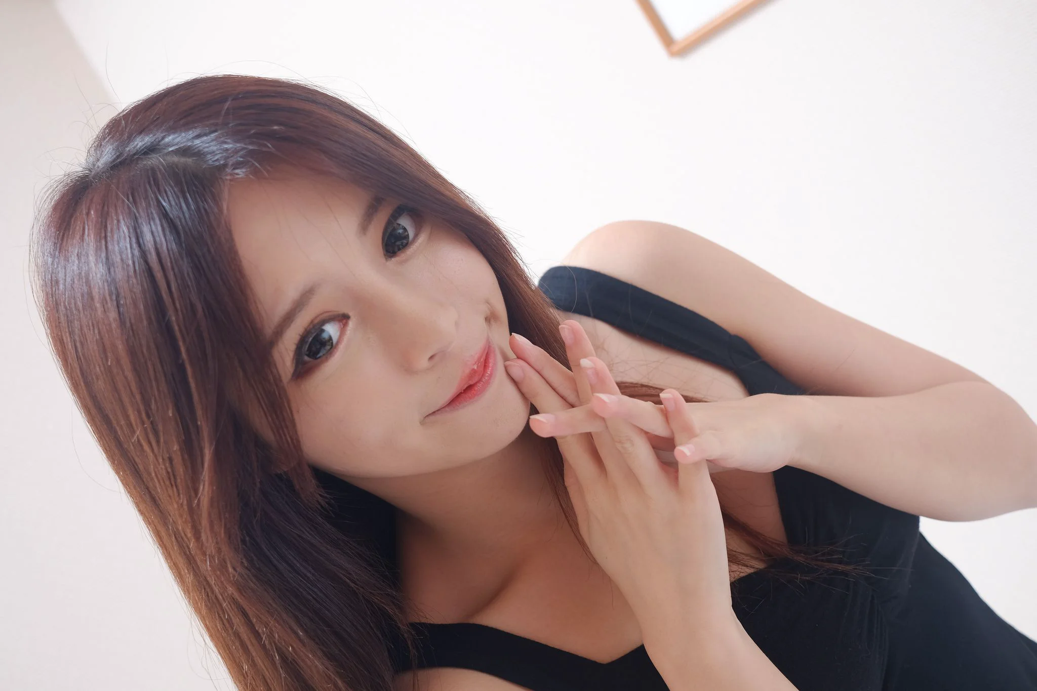 网红嫩模张齐郡JULIE《甜美吊带女神》写真集 - 爱照片