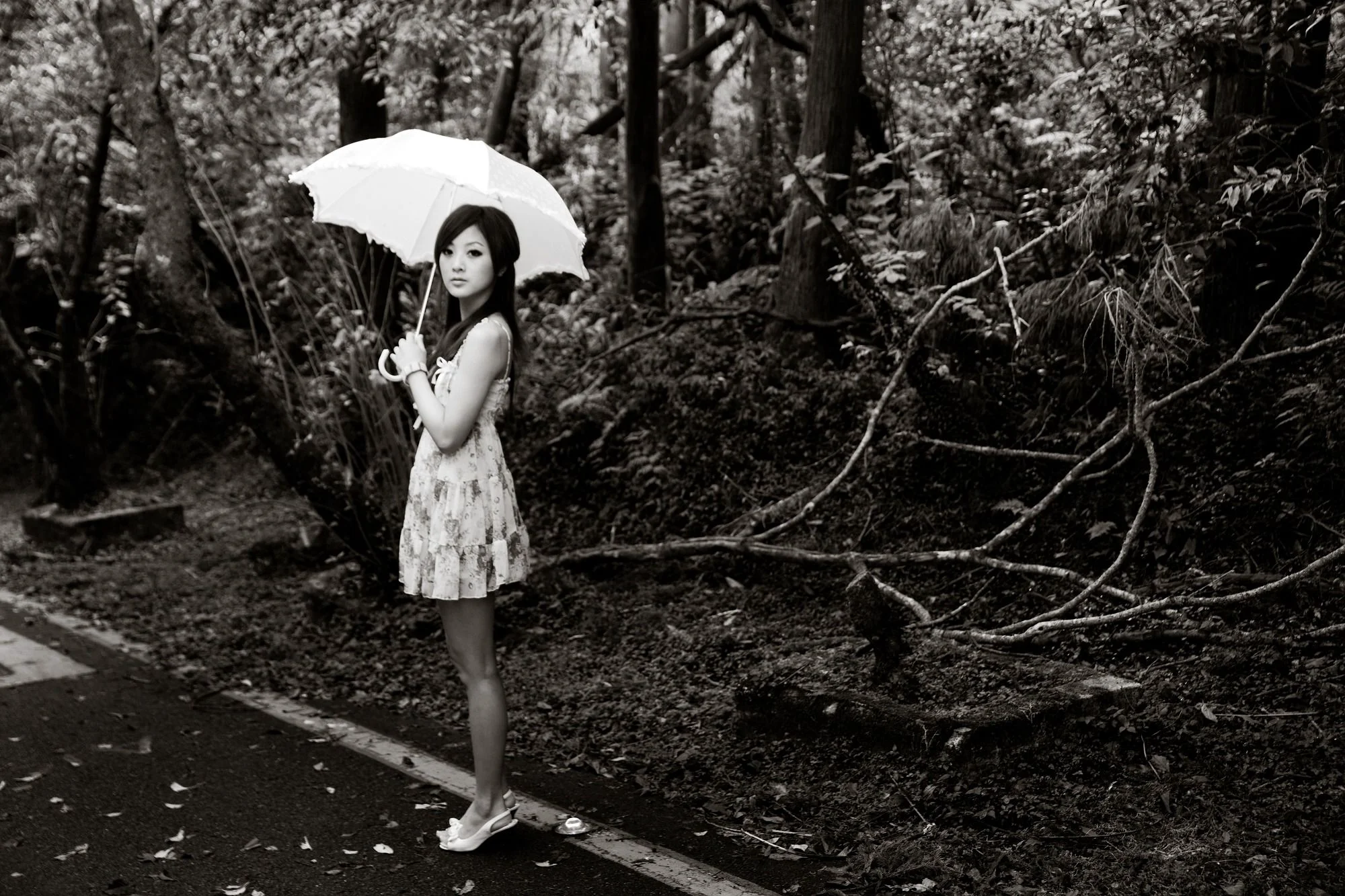 Mikako/张凯洁《白色圓舞曲x黑色執念》陽明山竹子湖外拍 写真集 - 爱照片
