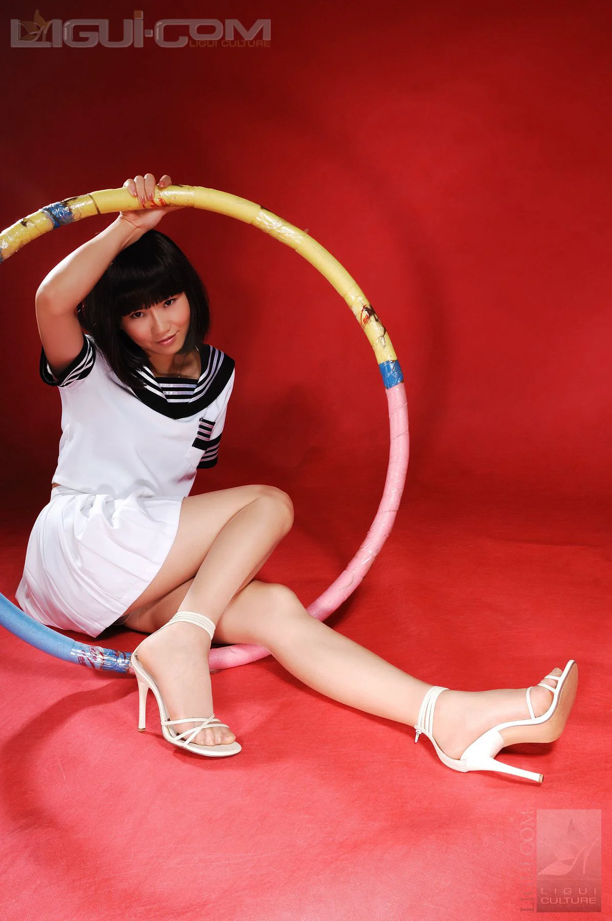 Model 由美《可爱学生妹锻炼时秀丝袜》 [丽柜LiGui] 丝足写真图片 - 爱照片