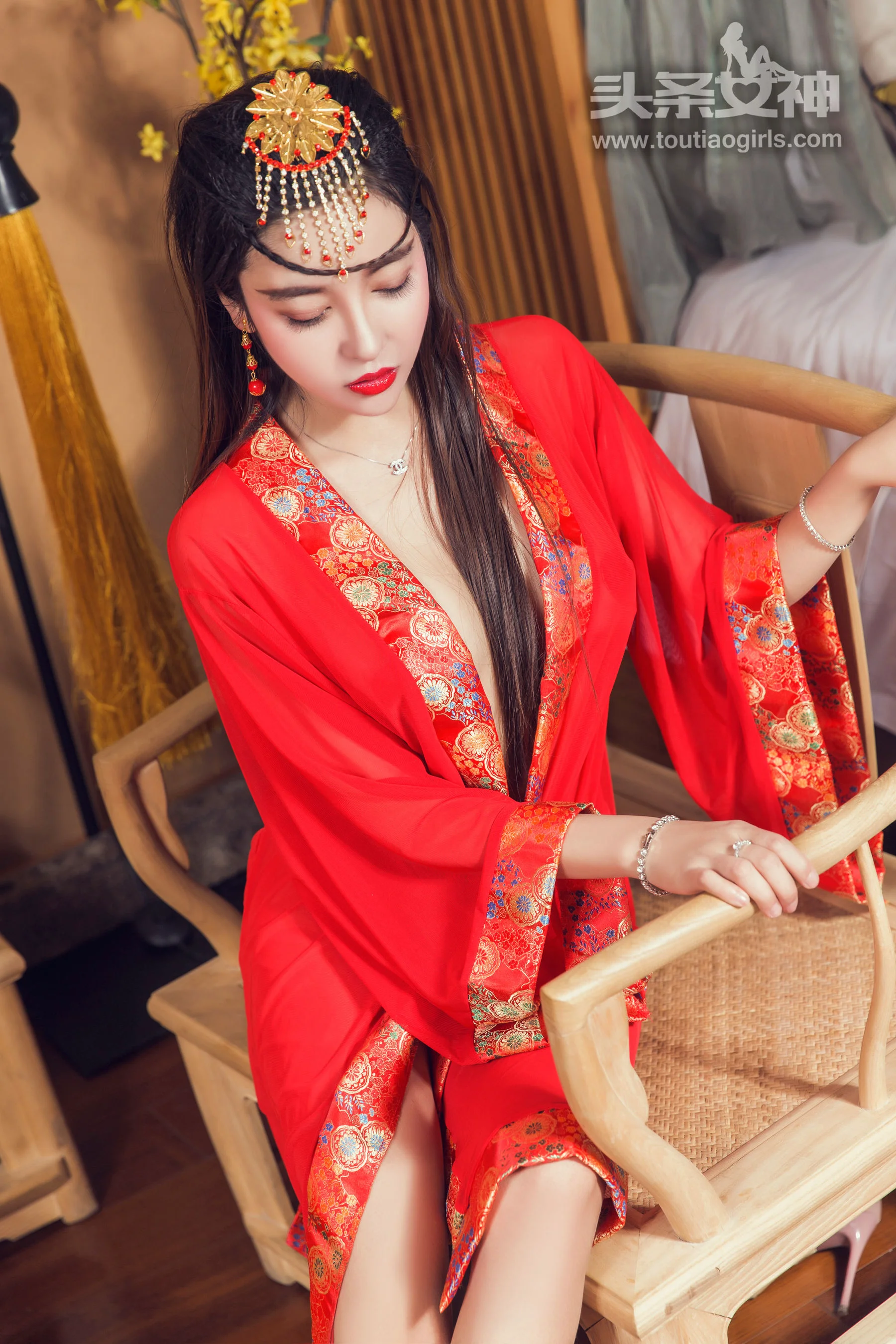 李梓熙《SSS级熟女》 [头条女神] 写真集 - 爱照片