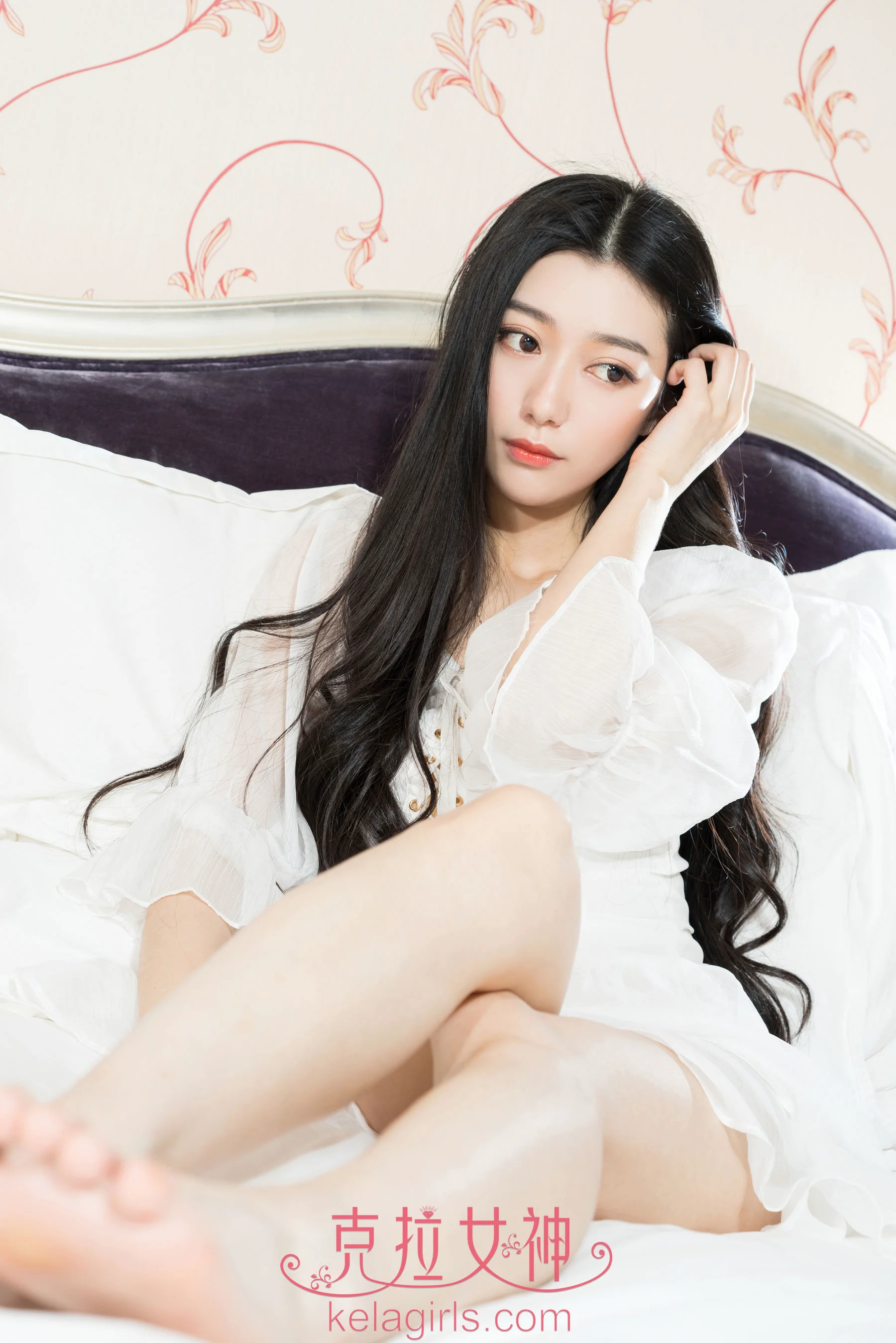 小新《云空漫步》 [克拉女神] 写真集 - 爱照片