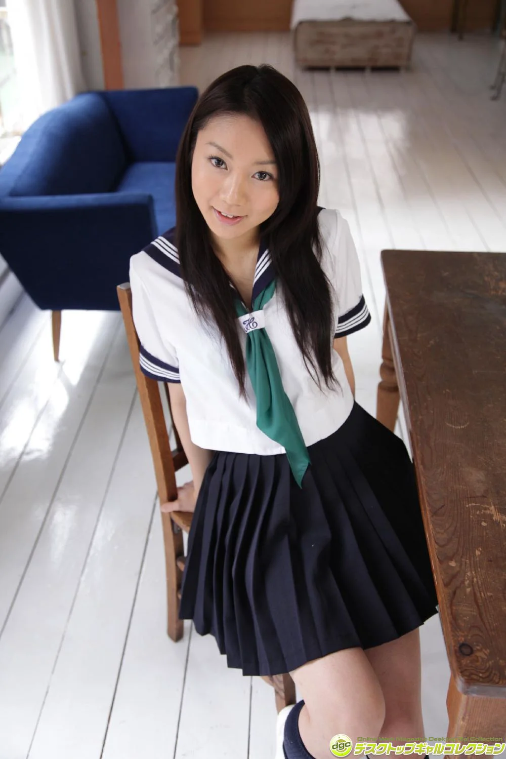 ほしの智世/星野智世《制服少女☆智世の究極の萌えポーズで挑発！》 [DGC] 写真集 - 爱照片