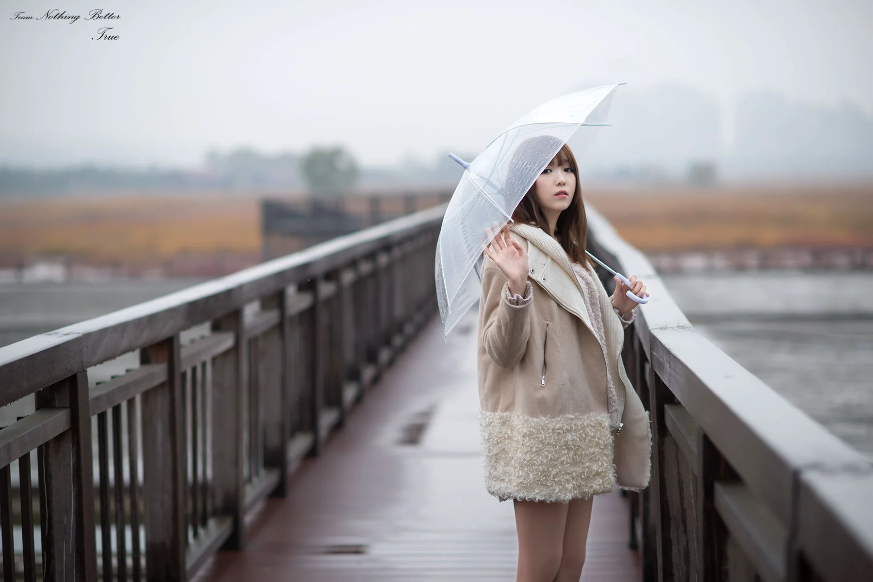 极品韩国美女李恩慧《下雨天街拍》 写真集 - 爱照片