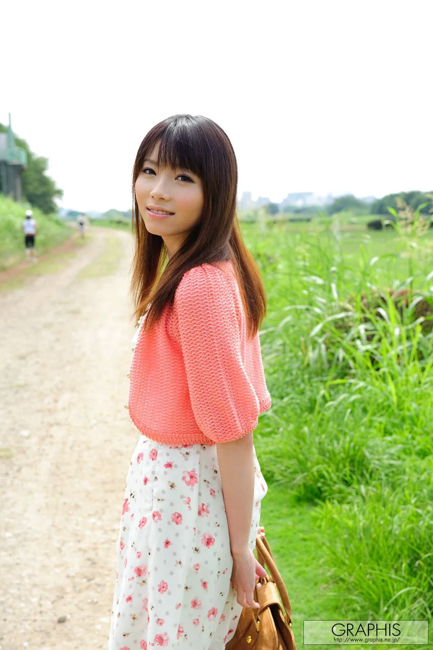 はるか真菜/遥真菜《First Love》 [Graphis] Gals 写真集 - 爱照片