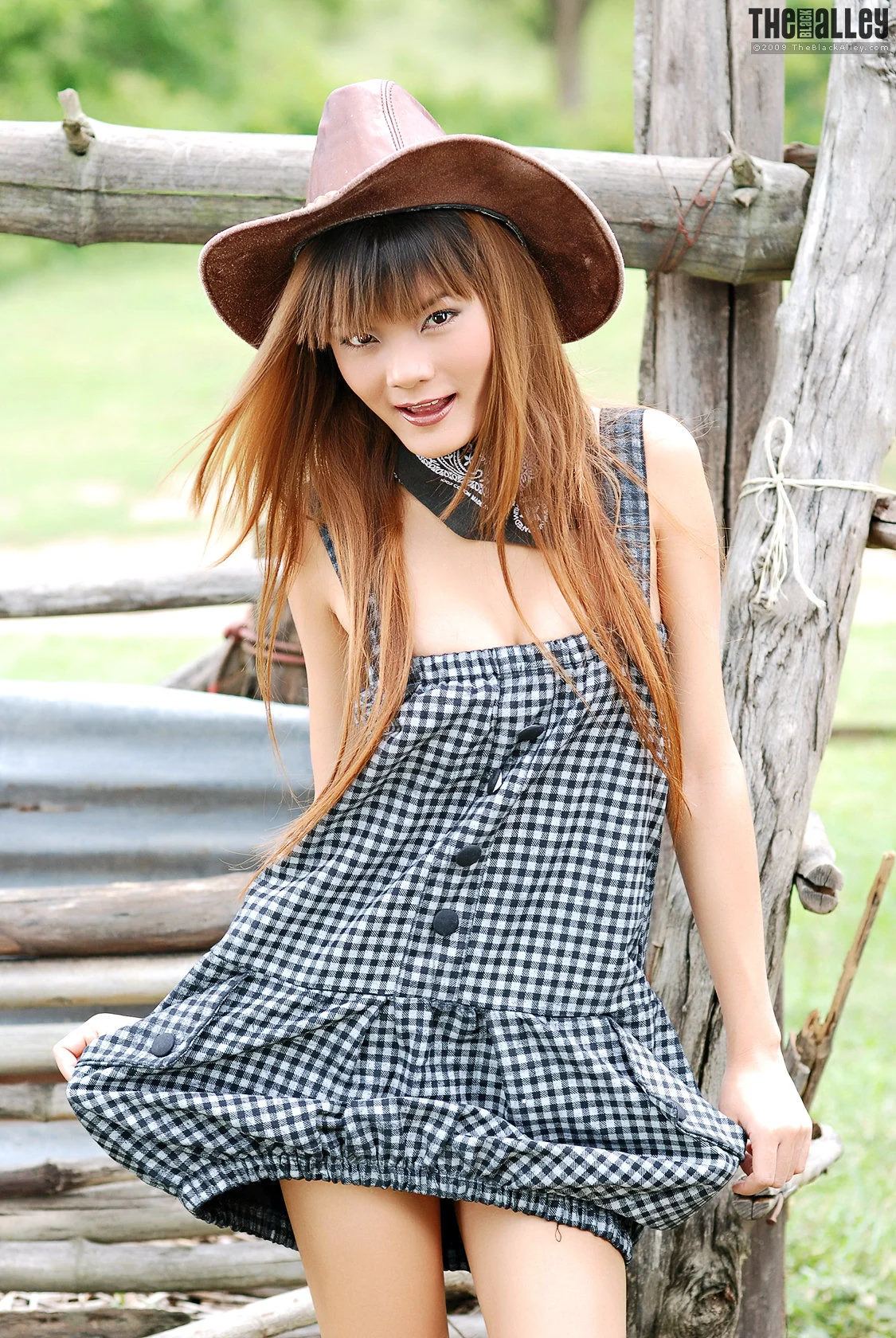 Jennifer Lim《牛仔妹子》 [The Black Alley] 写真集 - 爱照片