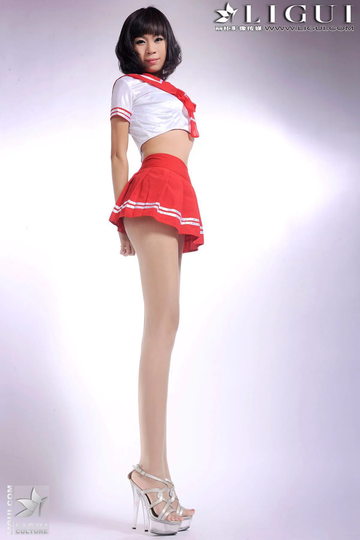 Model 田甜《红色水手服》 上下合集 [丽柜LiGui] 美腿玉足写真图片 - 爱照片