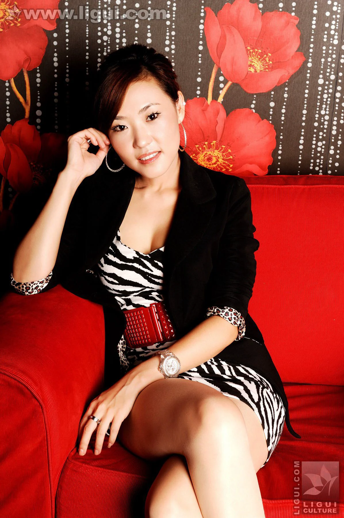Model CoCo《沉醉其中》 [丽柜LiGui] 美腿玉足写真图片 - 爱照片