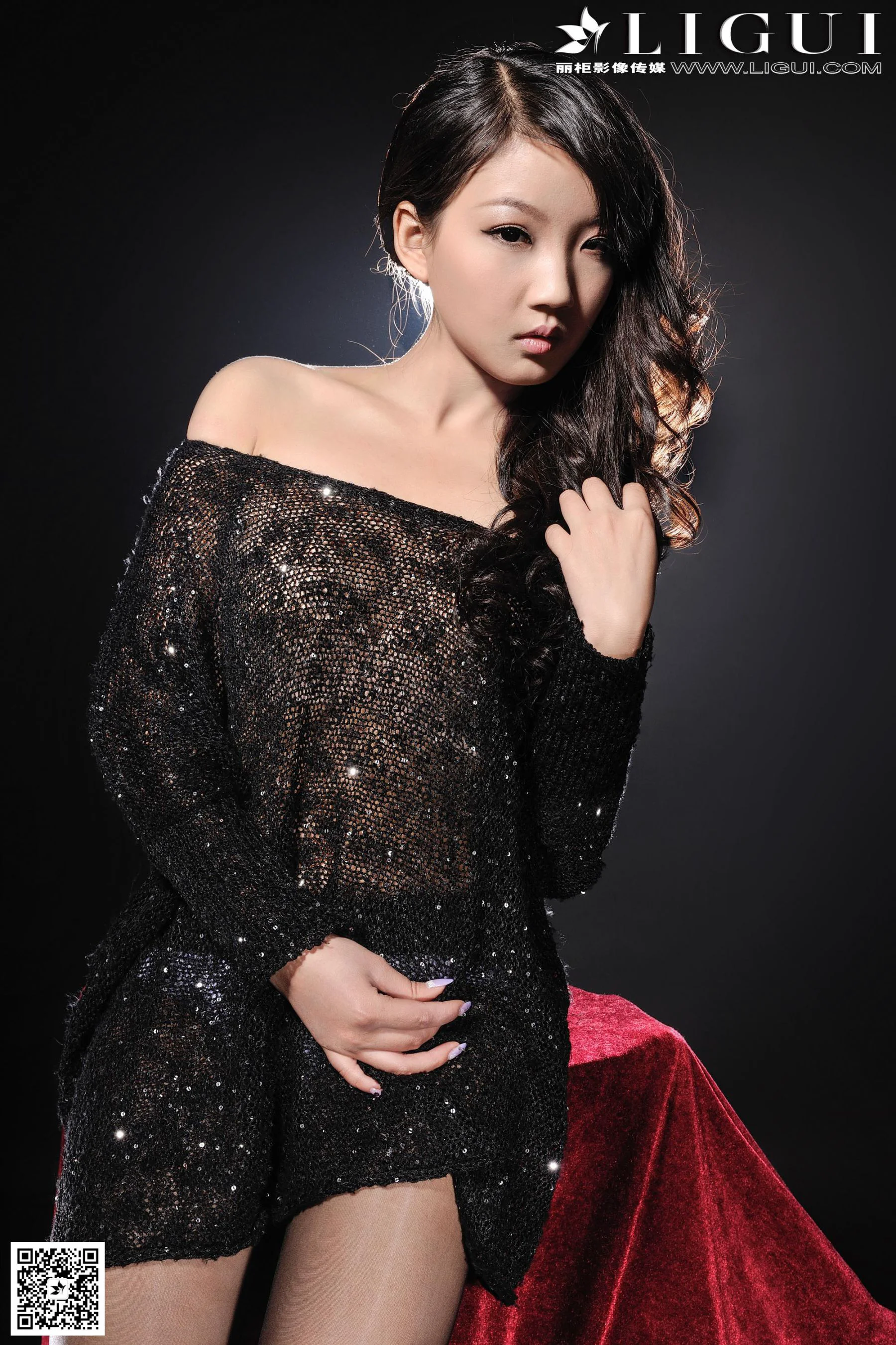 [丽柜LiGui] Model 司琪《贵美人黑丝美足》美腿玉足写真图片 - 爱照片
