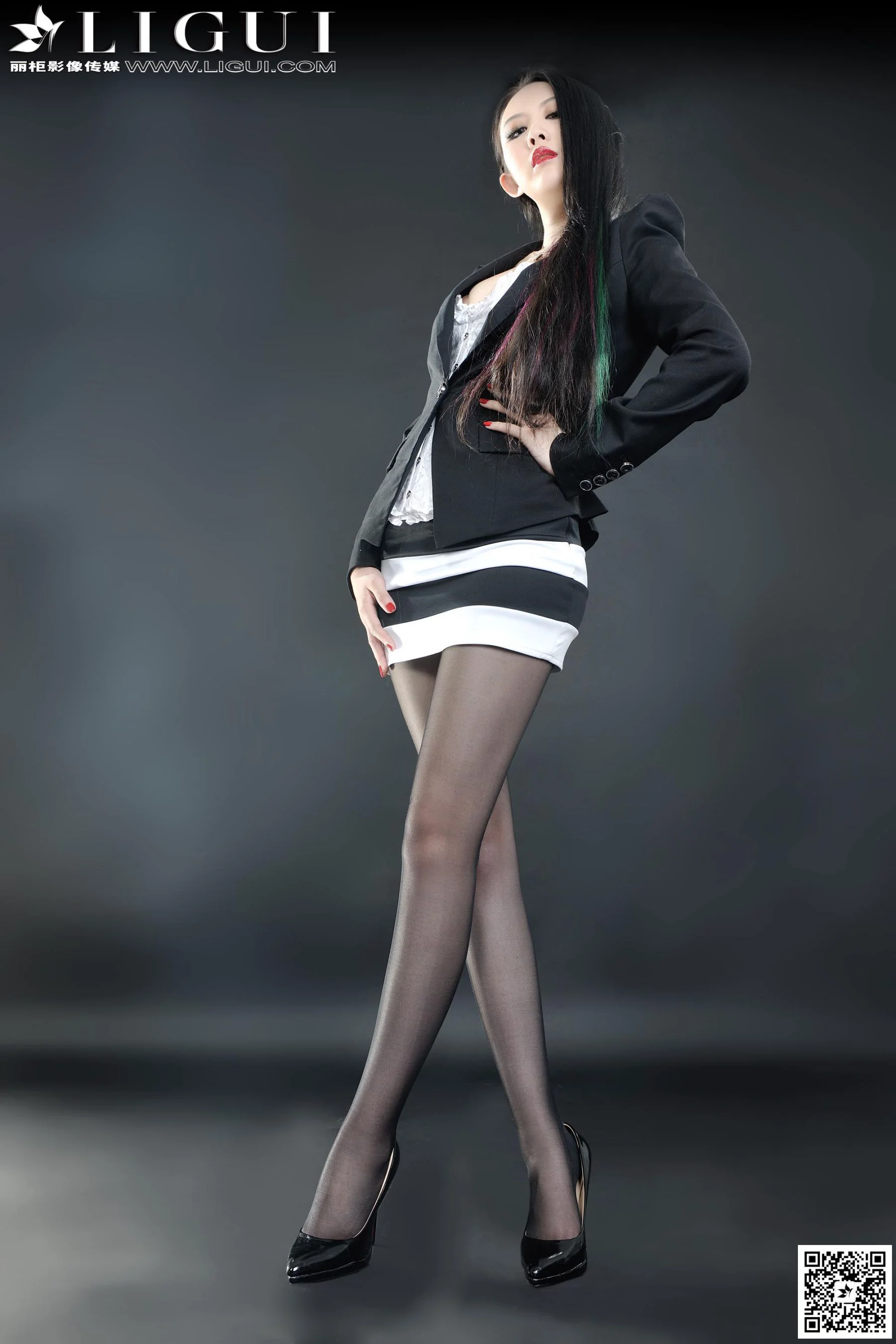 Model 菲菲《高贵黑丝丽人丝足》上中下全集 [丽柜LiGui] 美腿玉足写真图片 - 爱照片