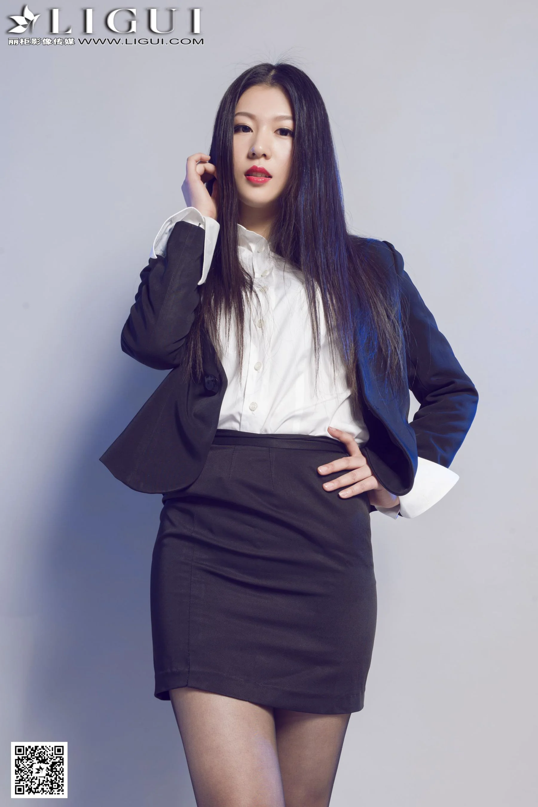 Model 佳怡《灰丝高跟秘书》上下全集 [丽柜LiGui] 美腿玉足写真图片 - 爱照片