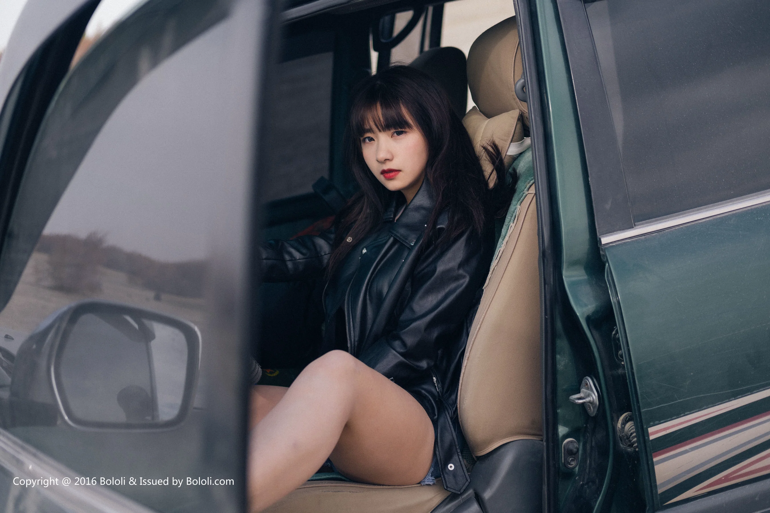 周闻/球球《沙漠机车女》 [Kimoe激萌文化] KIM010 写真集 - 爱照片