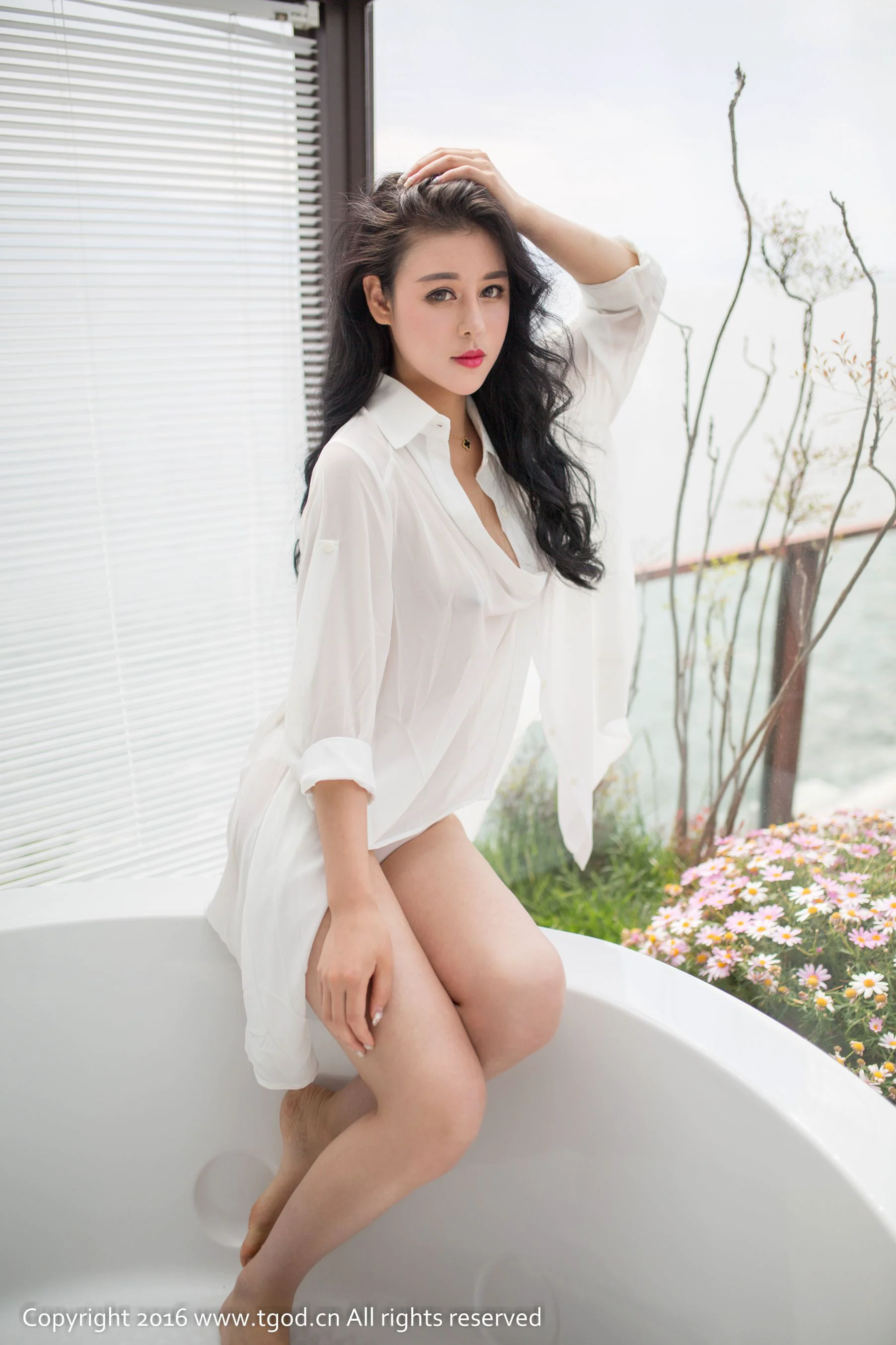 叶佳颐《大理旅拍》真空白衬衫+睡衣诱惑 [推女神/尤蜜荟] 写真集 - 爱照片