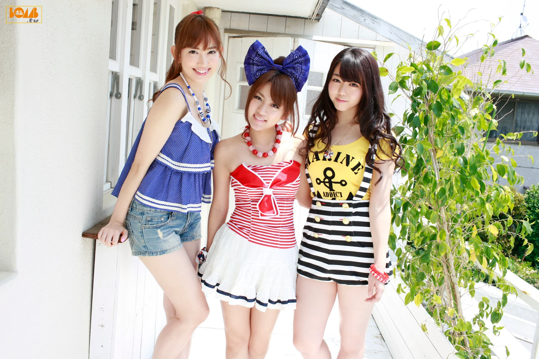 No3b(小嶋阳菜/高桥南/峯岸南) 《ノースリーブス》 写真集 [Bomb.TV] 2011年07月号 - 爱照片