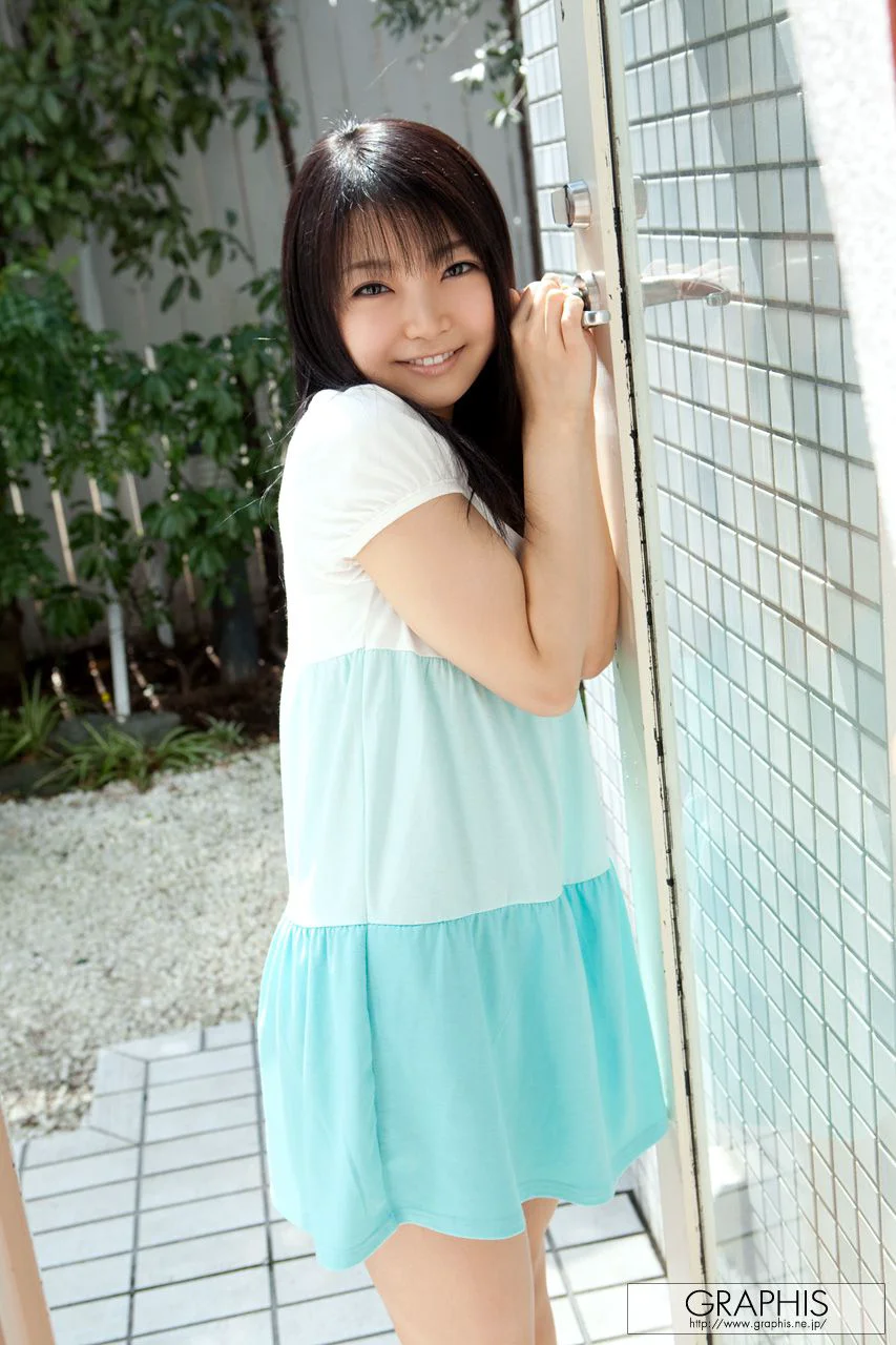 葵ちひろ/葵千寻 [Graphis] First Gravure 初脱ぎ娘 写真集 - 爱照片