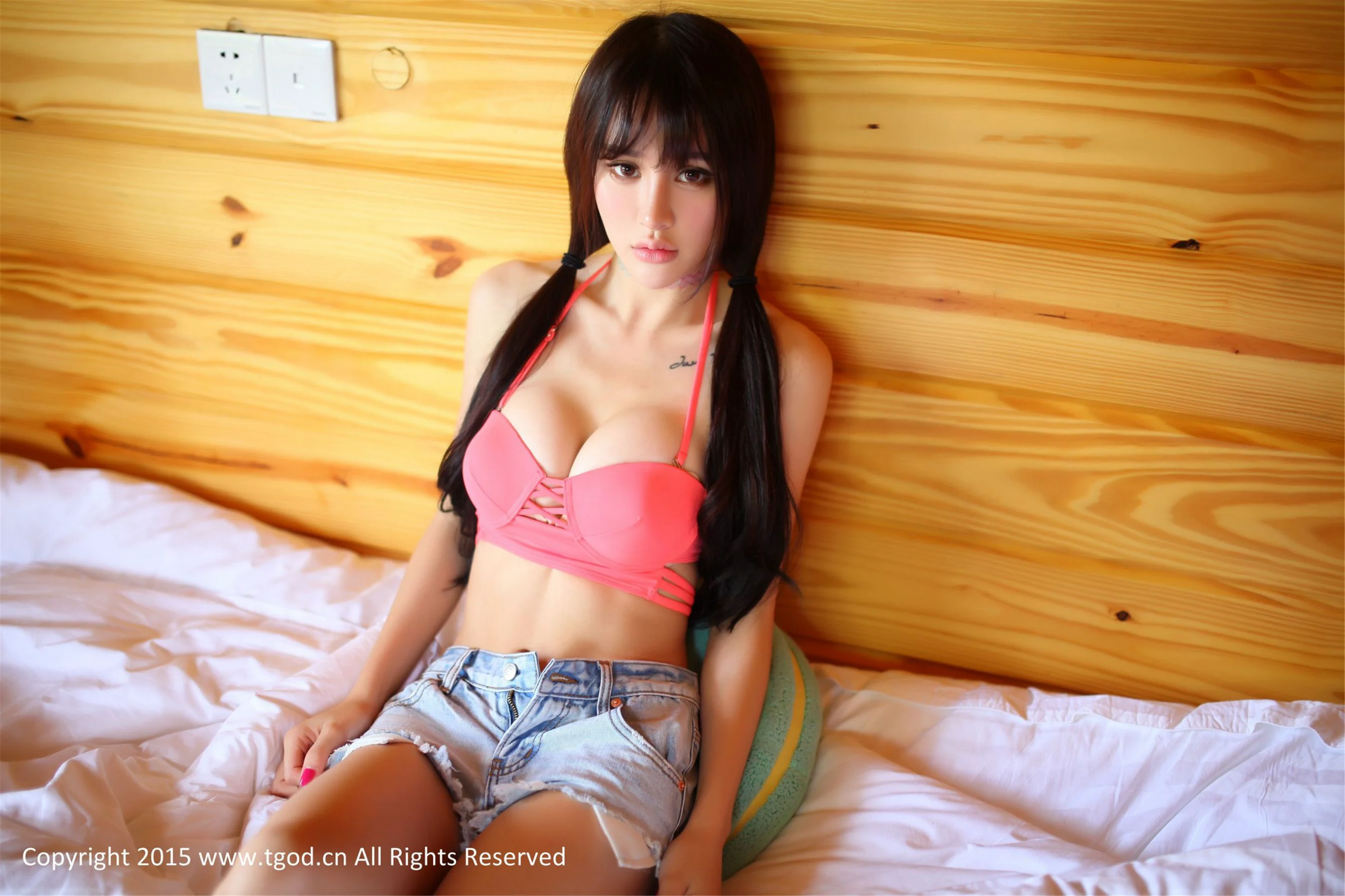 Cheryl青树《云曼旅拍》热裤+比基尼 [TGOD推女神] 写真集 - 爱照片