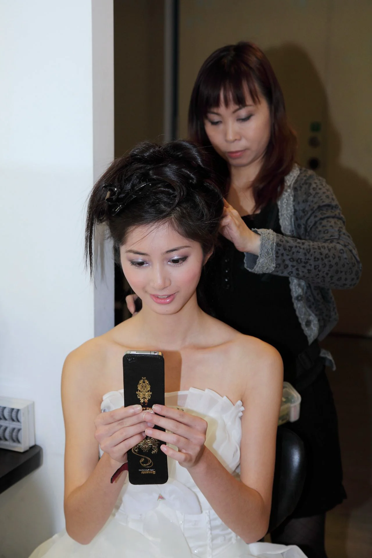 台湾气质美女Emily《唯美白色婚纱》 写真集 - 爱照片