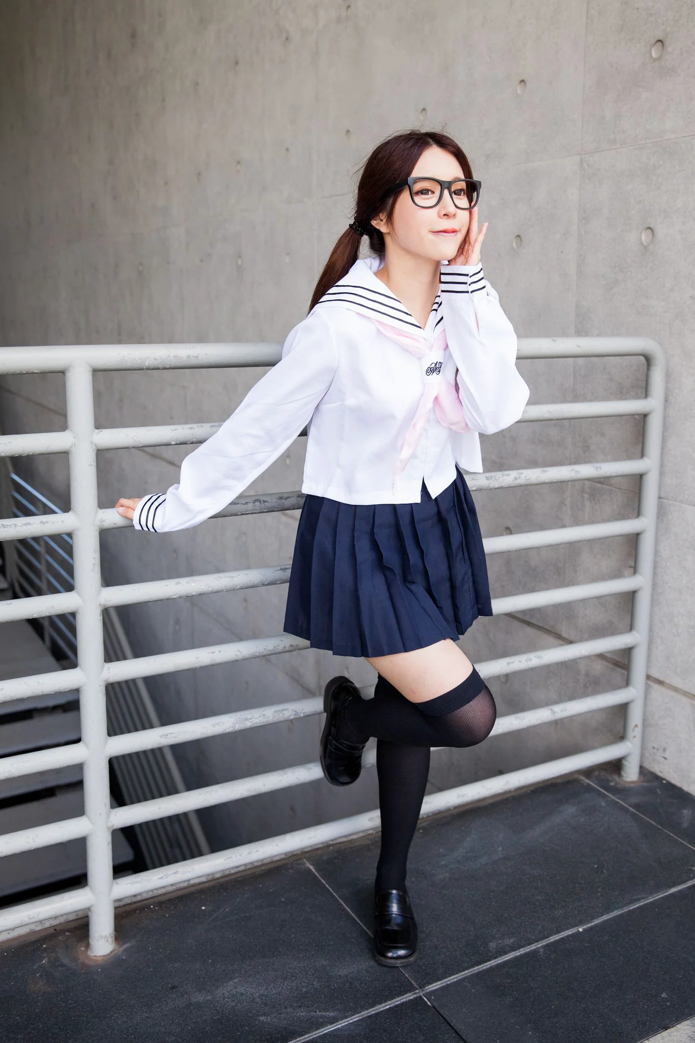 台湾美女张齐郡JULIE《长筒袜校服少女》写真集 - 爱照片