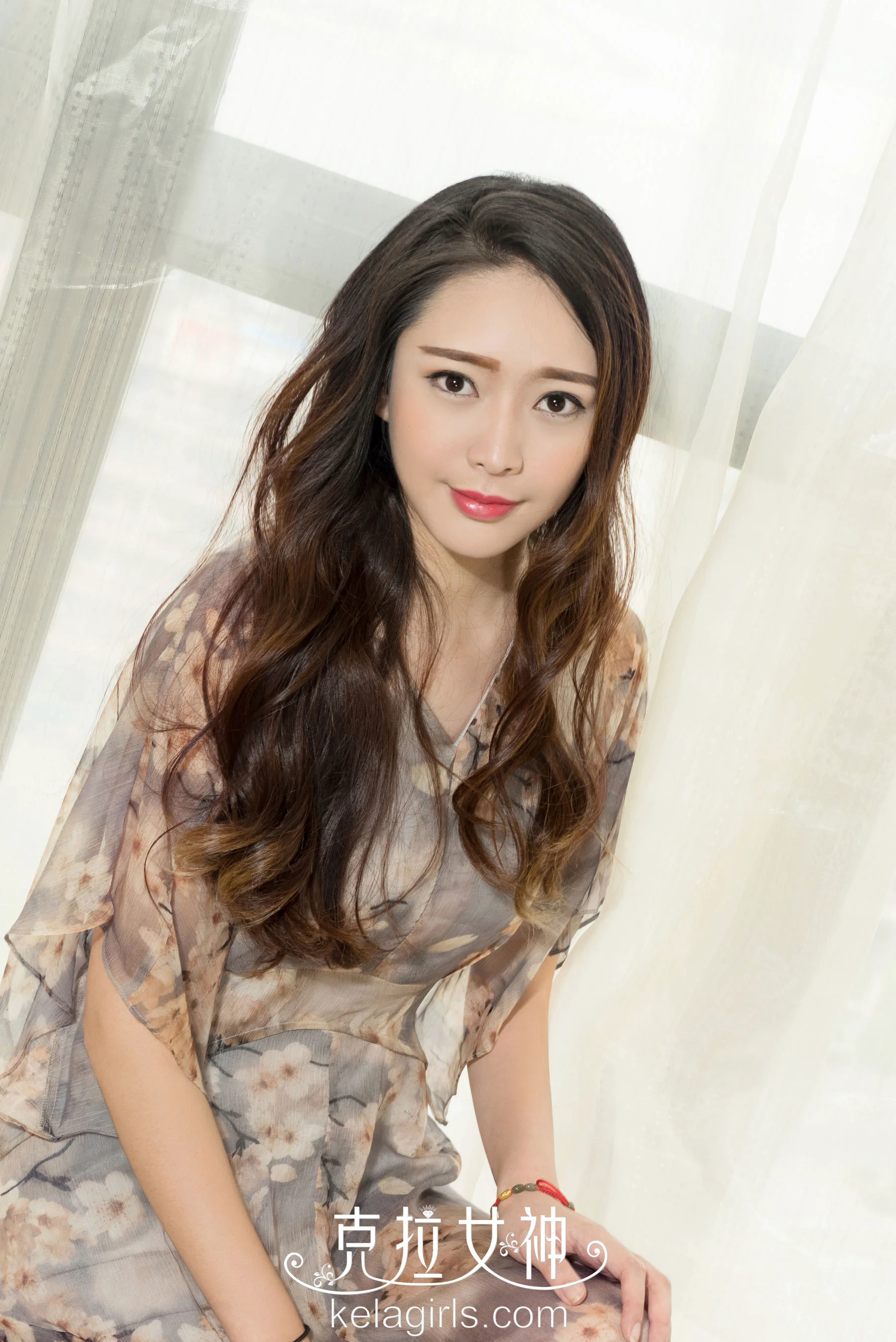 珊珊《性感的斑马》 [克拉女神] 写真集 - 爱照片