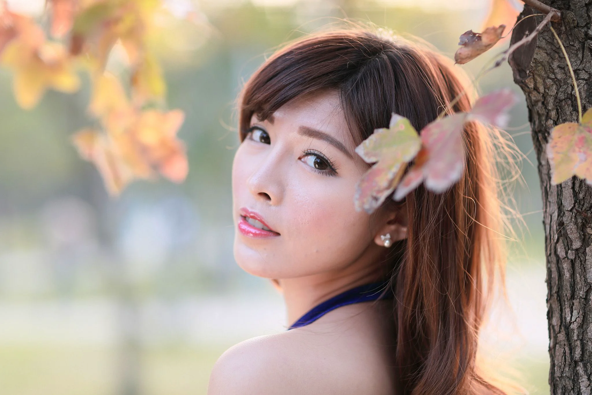 冰山美人廖坎蒂《初夏公园外拍》写真集 - 爱照片
