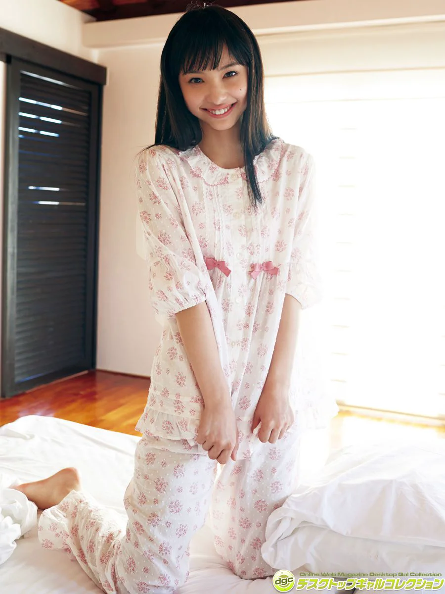 鹤卷星奈《爽やか笑顔とスレンダーボディで大人気！！》 [DGC] 写真集 - 爱照片