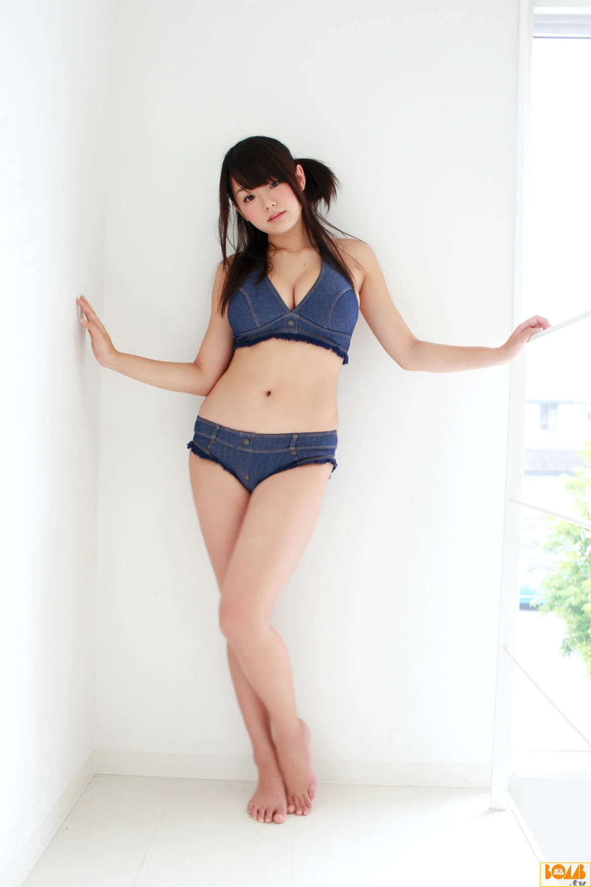 [Bomb.TV] 2010年12月刊 Ai Shinozaki 篠崎愛 写真集 - 爱照片