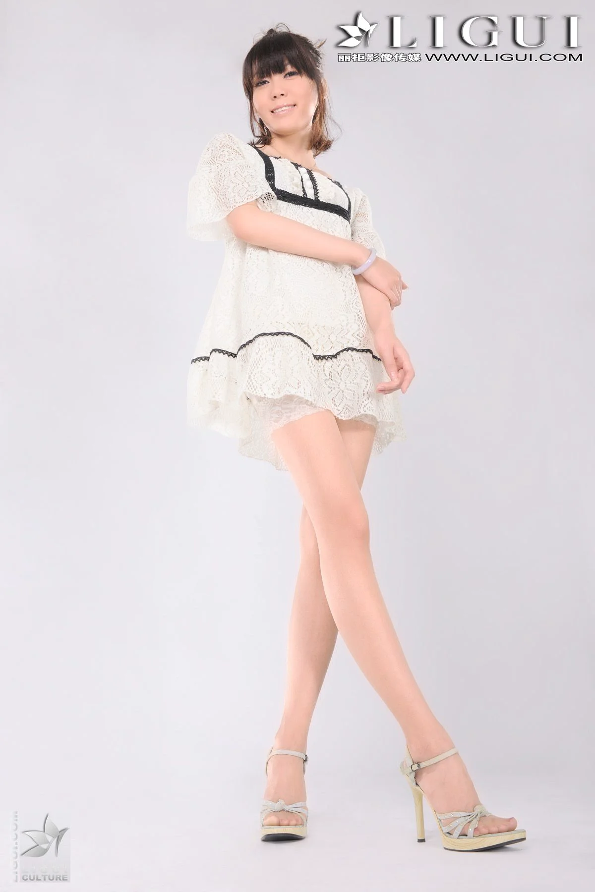 Model 樂樂《丝足美腿的诱惑》 上下合集 [丽柜LiGui] 美腿玉足写真图片 - 爱照片