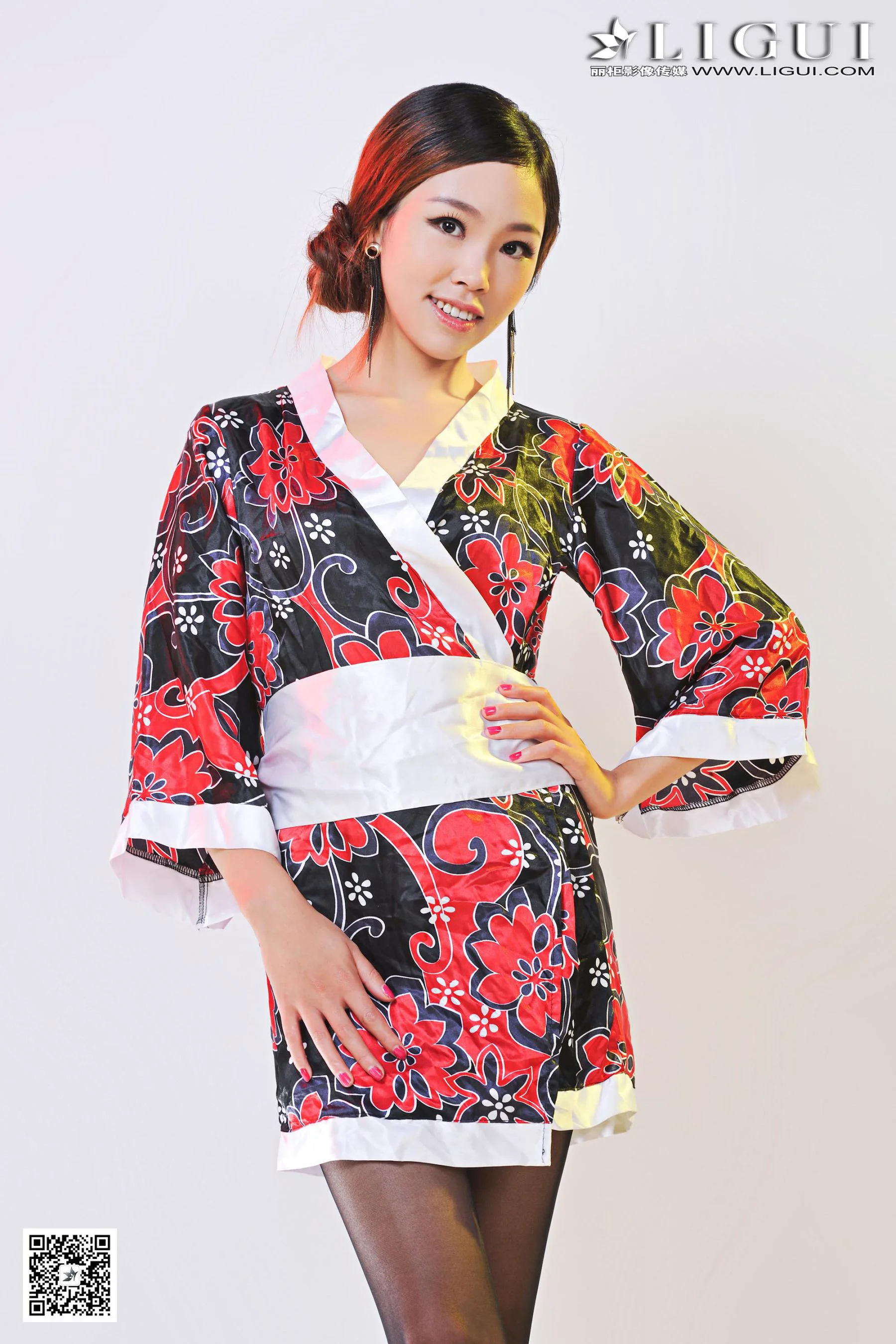 [丽柜LiGui] Model 微微《和服黑丝美足》美腿玉足写真图片 - 爱照片