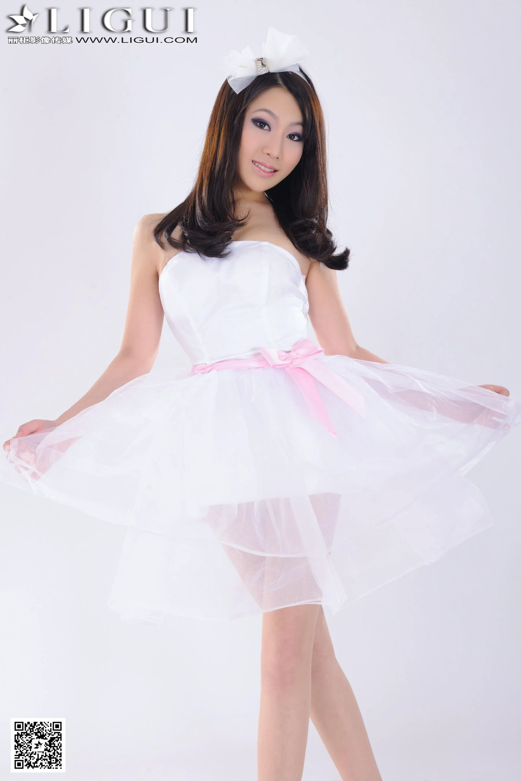 Model 文静《婚纱美女丝足高跟》[丽柜LiGui] 美腿玉足写真图片 - 爱照片