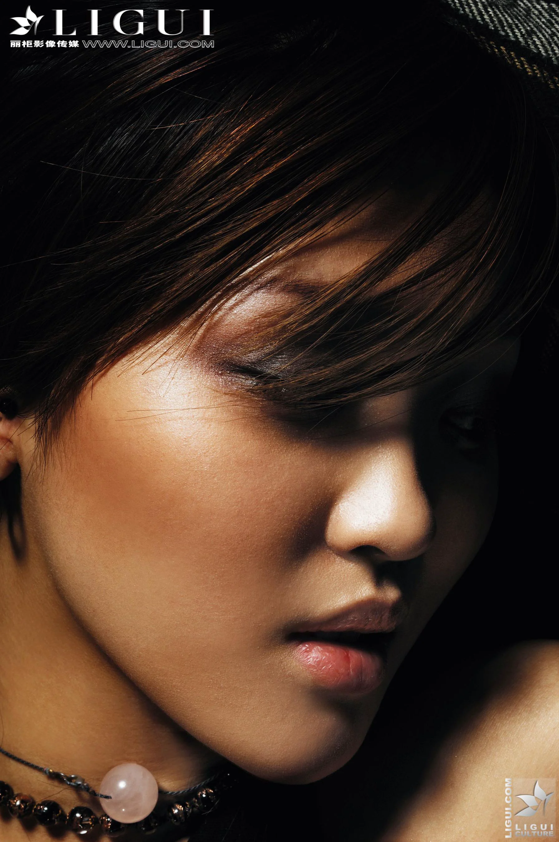 Model CC《玉足》 [丽柜LiGui] 美足写真图片 - 爱照片