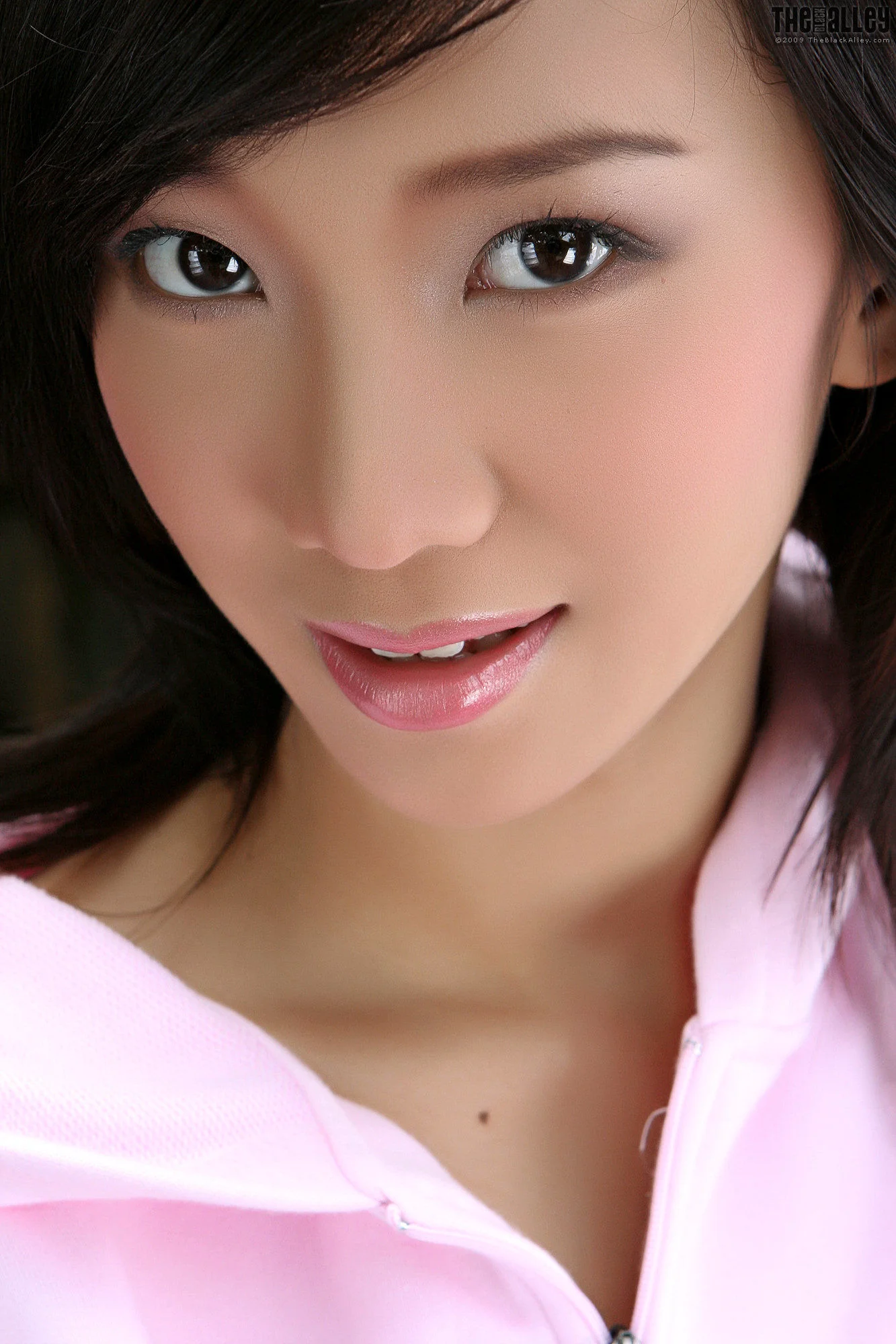 Lolita Cheng张慧敏《外拍运动装》 [The Black Alley] 写真集 - 爱照片