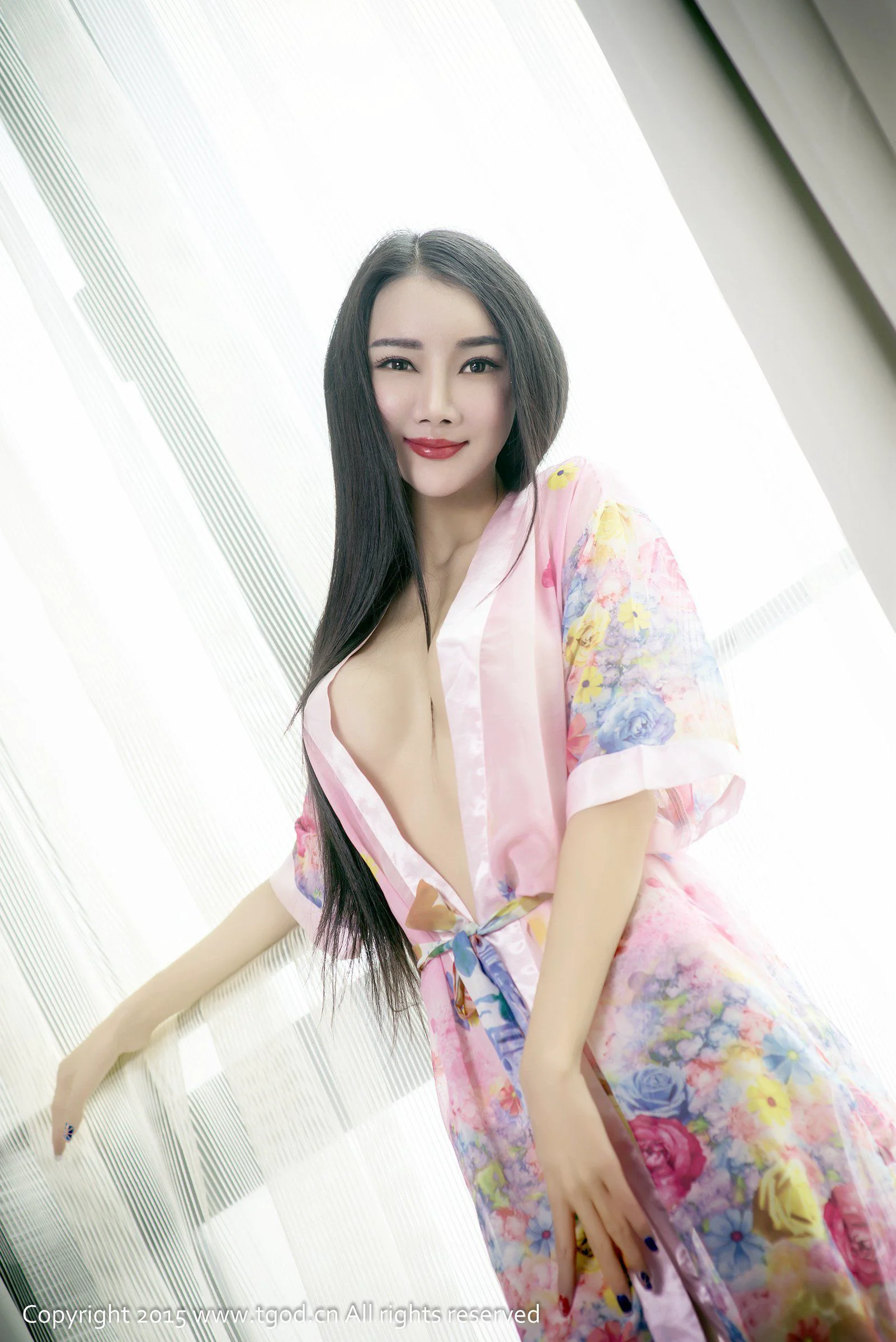 婕西儿《甜美性感 大波来袭》第一辑 [TGOD推女神] 写真集 - 爱照片