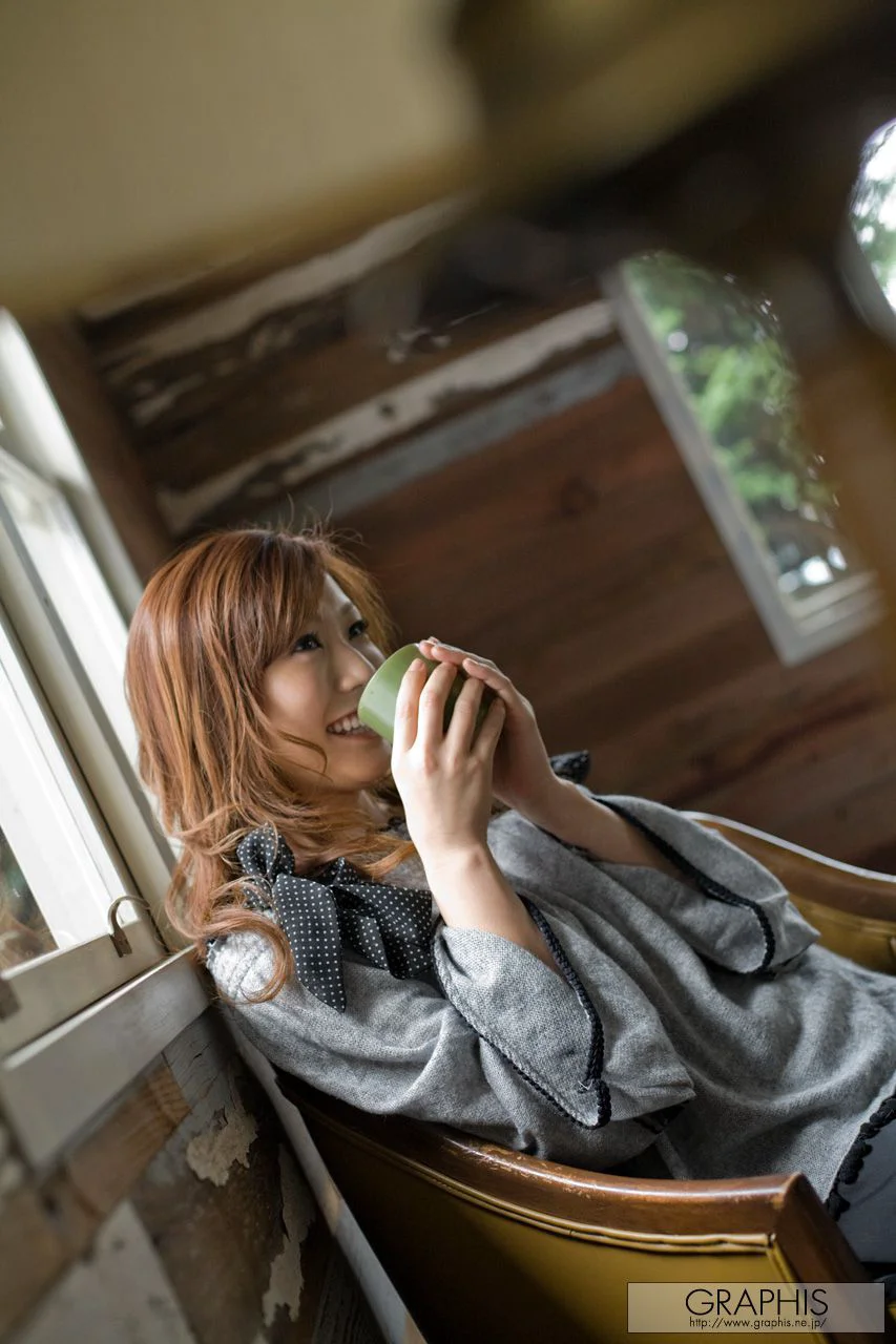 春風えみ《Escalation》 [Graphis] Gals 写真集 - 爱照片