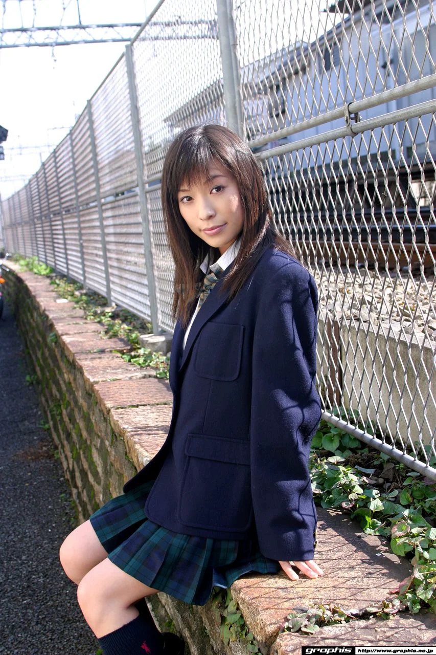かすみ果穂/佳澄果穗 [Graphis] First Gravure 初脱ぎ娘 写真集 - 爱照片