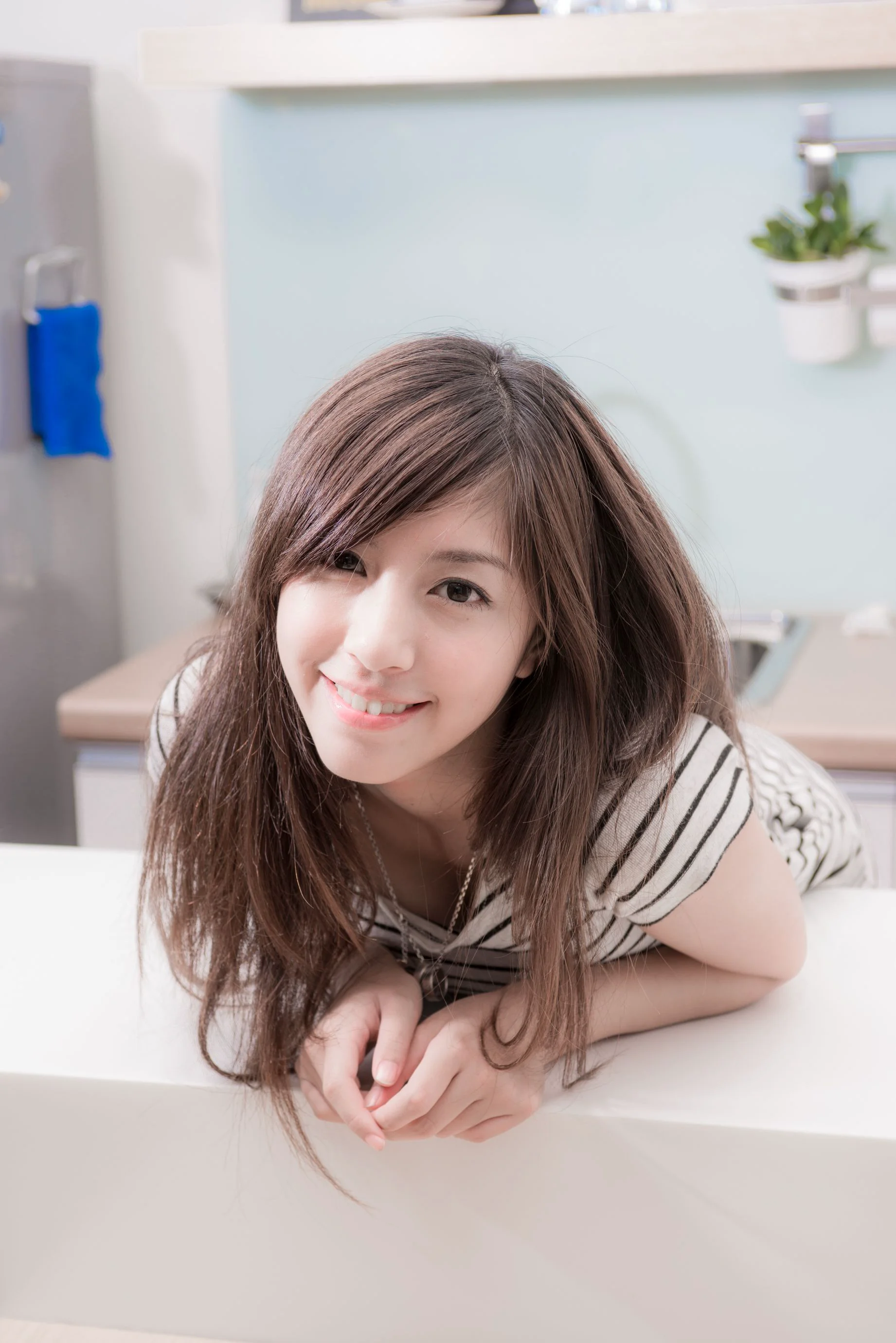 辜莞允、邱慧雯《极品台湾姐妹花》居家写真集 - 爱照片