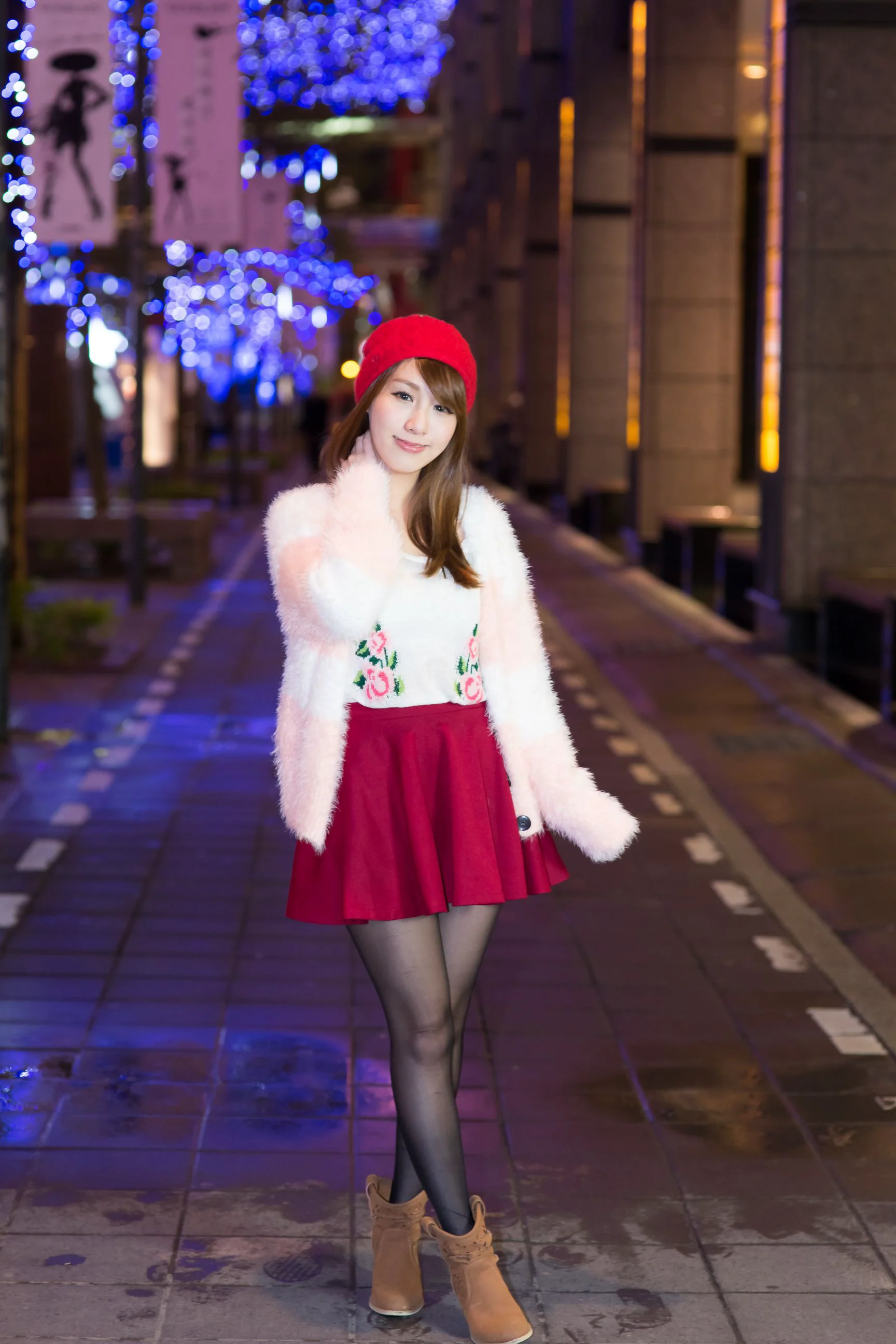 台湾正妹呂小步/吕思莹《黑丝夜拍》写真集 - 爱照片