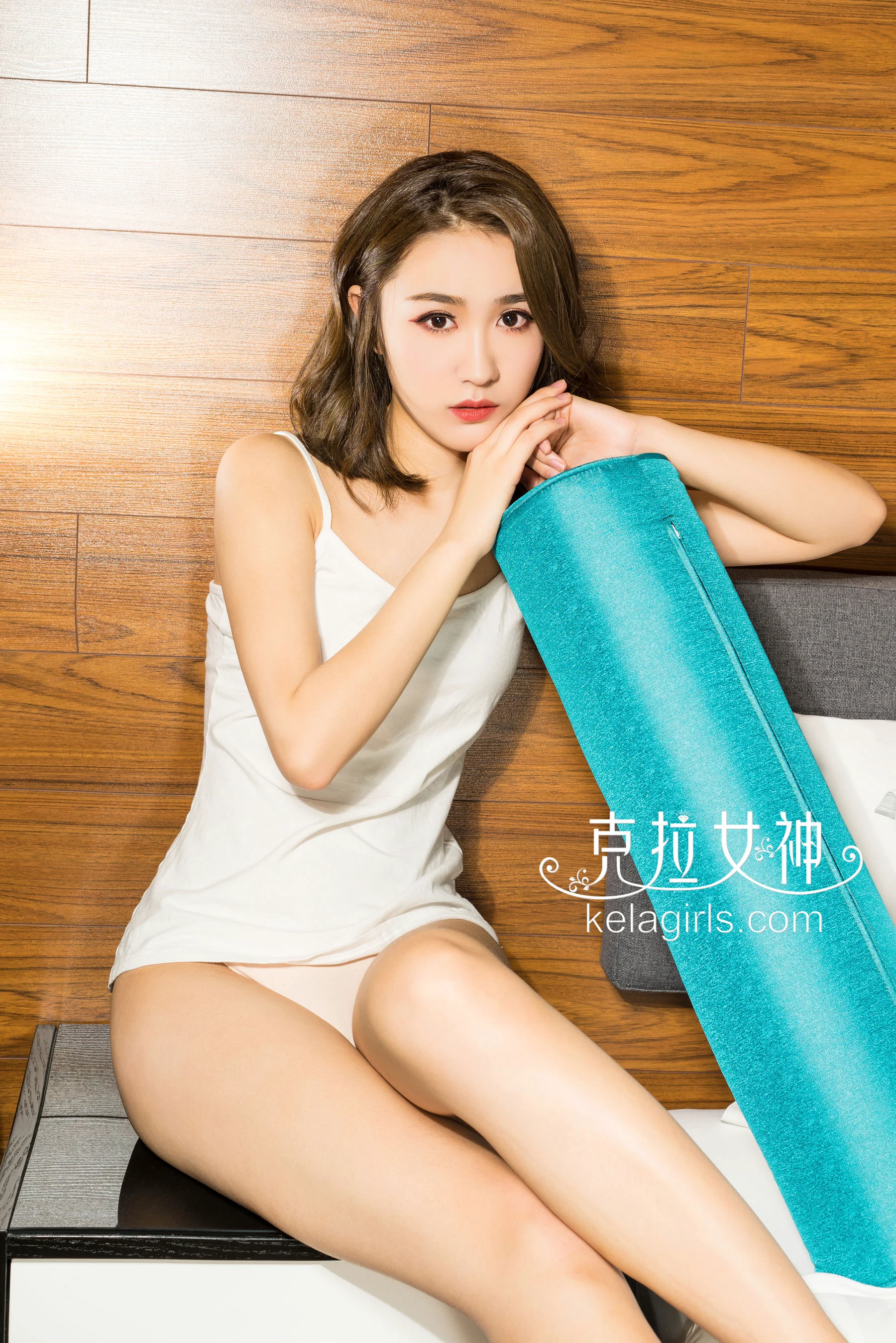 彤萱《夏日派对》 [克拉女神] 写真集 - 爱照片