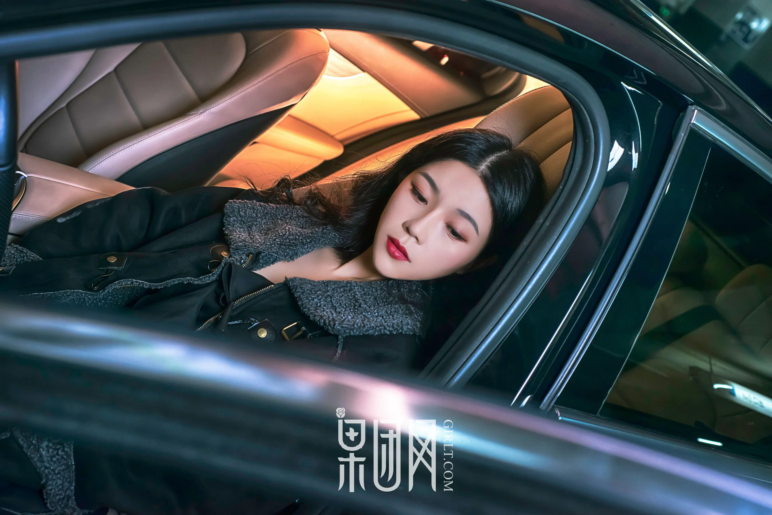 微微《美女vs豪车，你选择哪个！》 [果团网Girlt] No.107 写真集 - 爱照片