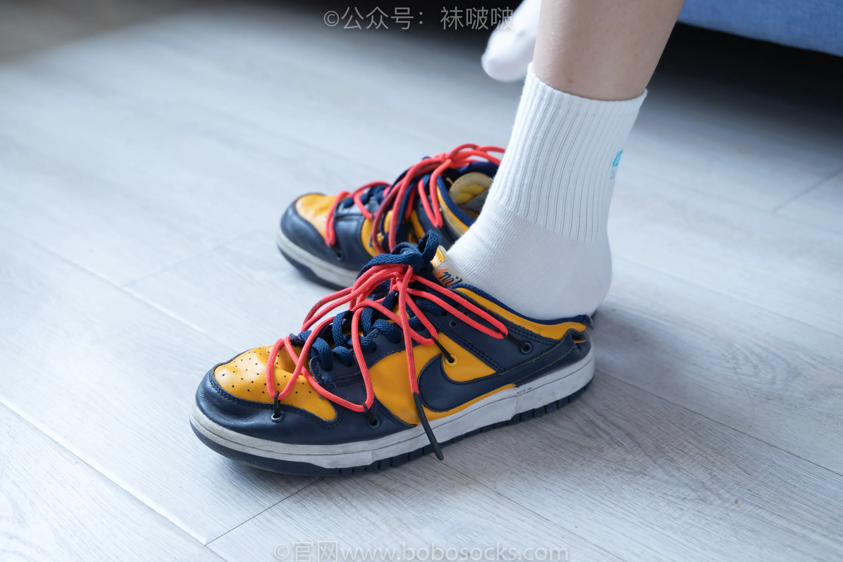 [BoBoSocks袜啵啵] No.009 果冻 – 耐克板鞋、白棉袜、裸足 - 爱照片