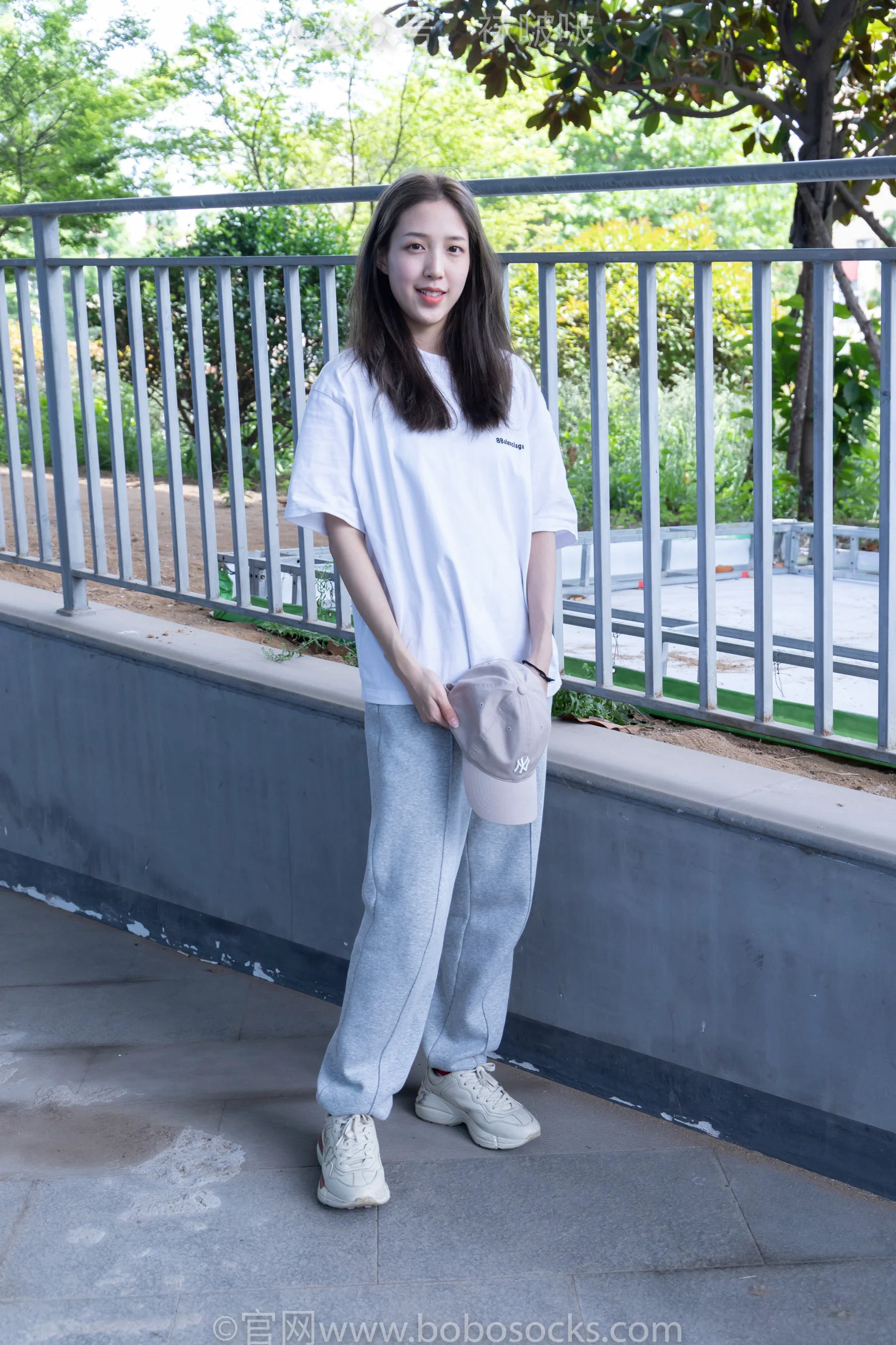 [BoBoSocks袜啵啵] No.012 泡芙 – 运动鞋、白棉袜、裸足 - 爱照片