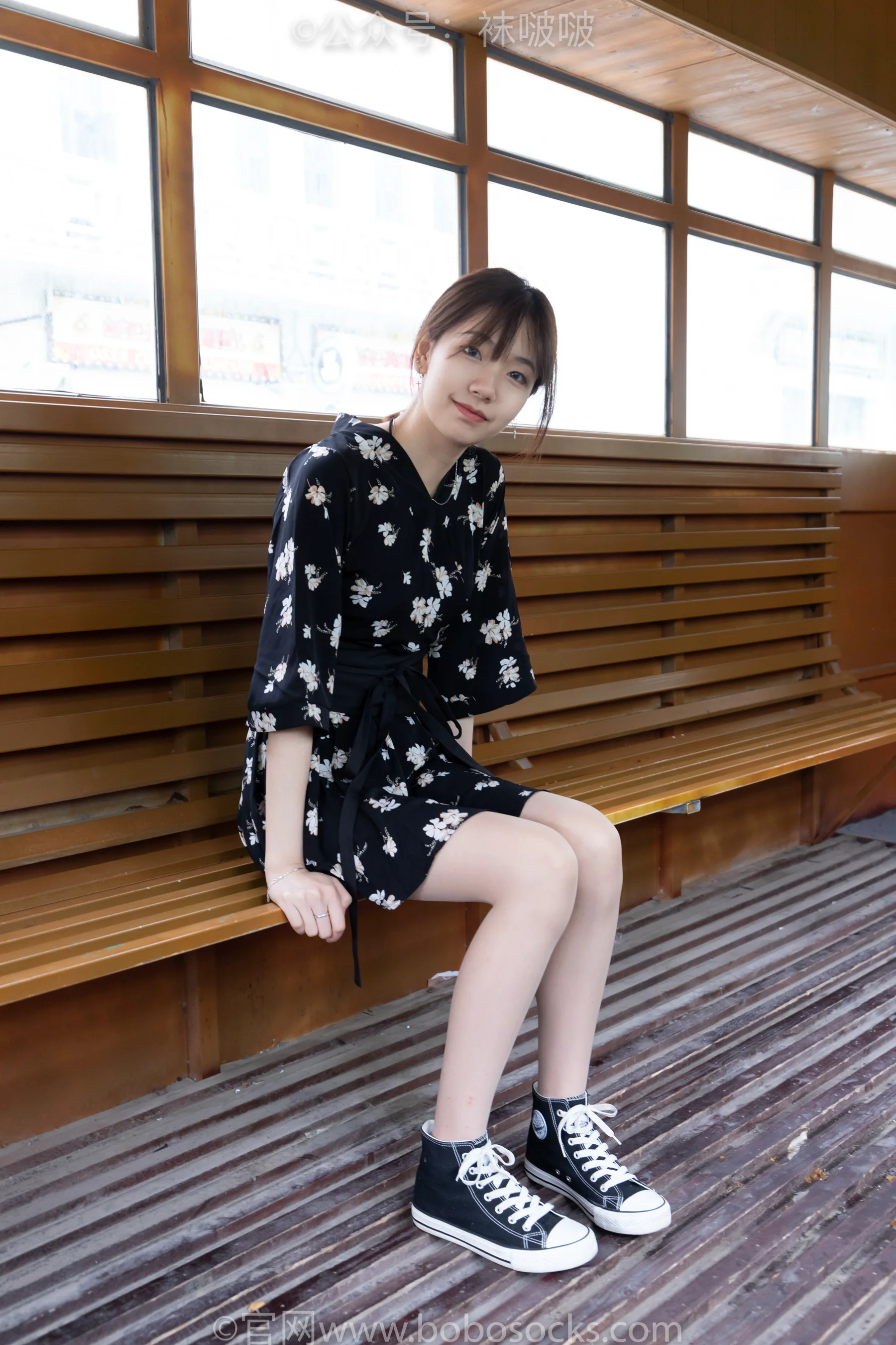 [BoBoSocks袜啵啵] No.013 小甜豆 – 匡威帆布鞋、浅灰色短棉袜、肉丝 - 爱照片