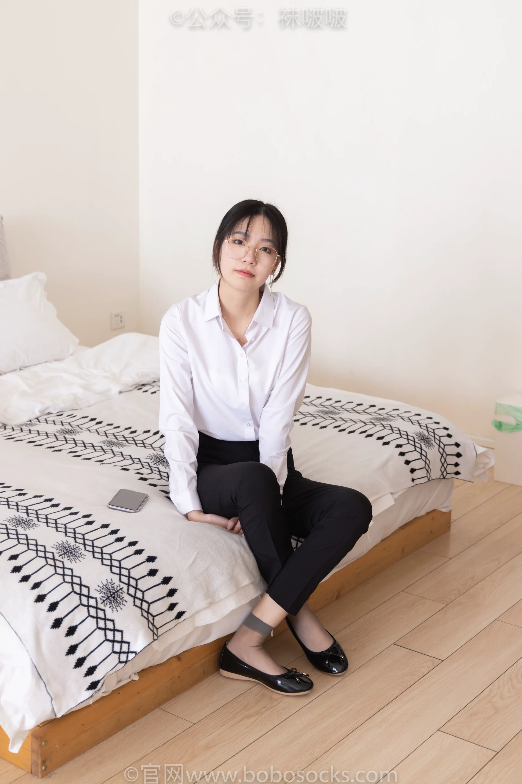 [BoBoSocks袜啵啵] No.085 小甜豆 – 平底鞋、短灰丝、短肉丝 - 爱照片