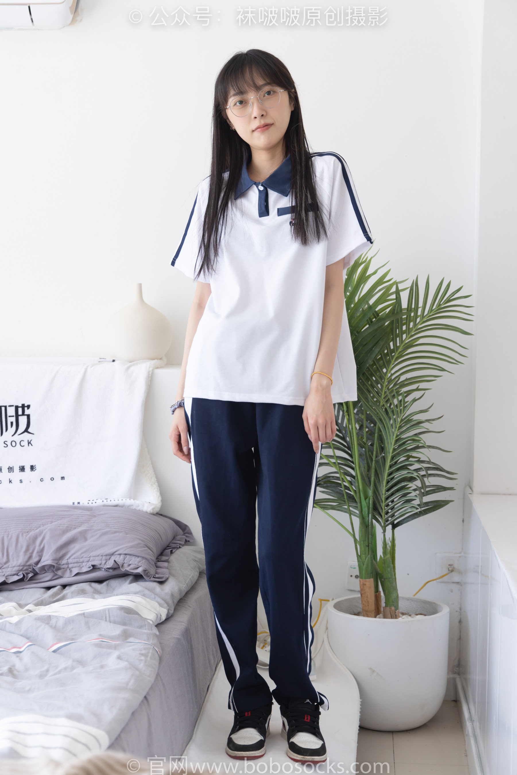 [BoBoSocks袜啵啵] No.207 稚予 – aj板鞋、白棉袜、油亮白丝、校服裤里丝 - 爱照片