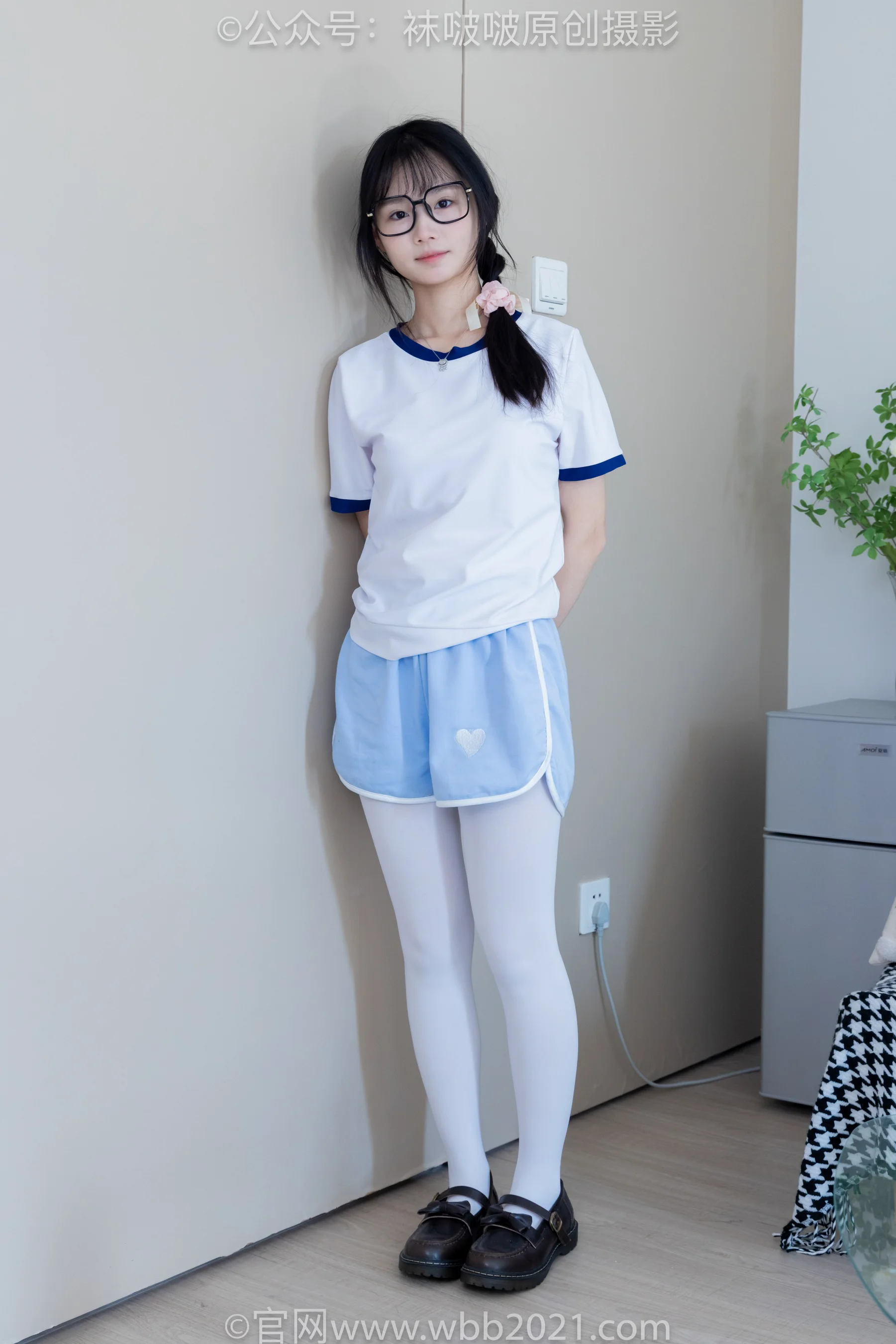 [BoBoSocks袜啵啵] No.325 甜甜圈 – 皮鞋、厚白丝（花絮版） - 爱照片