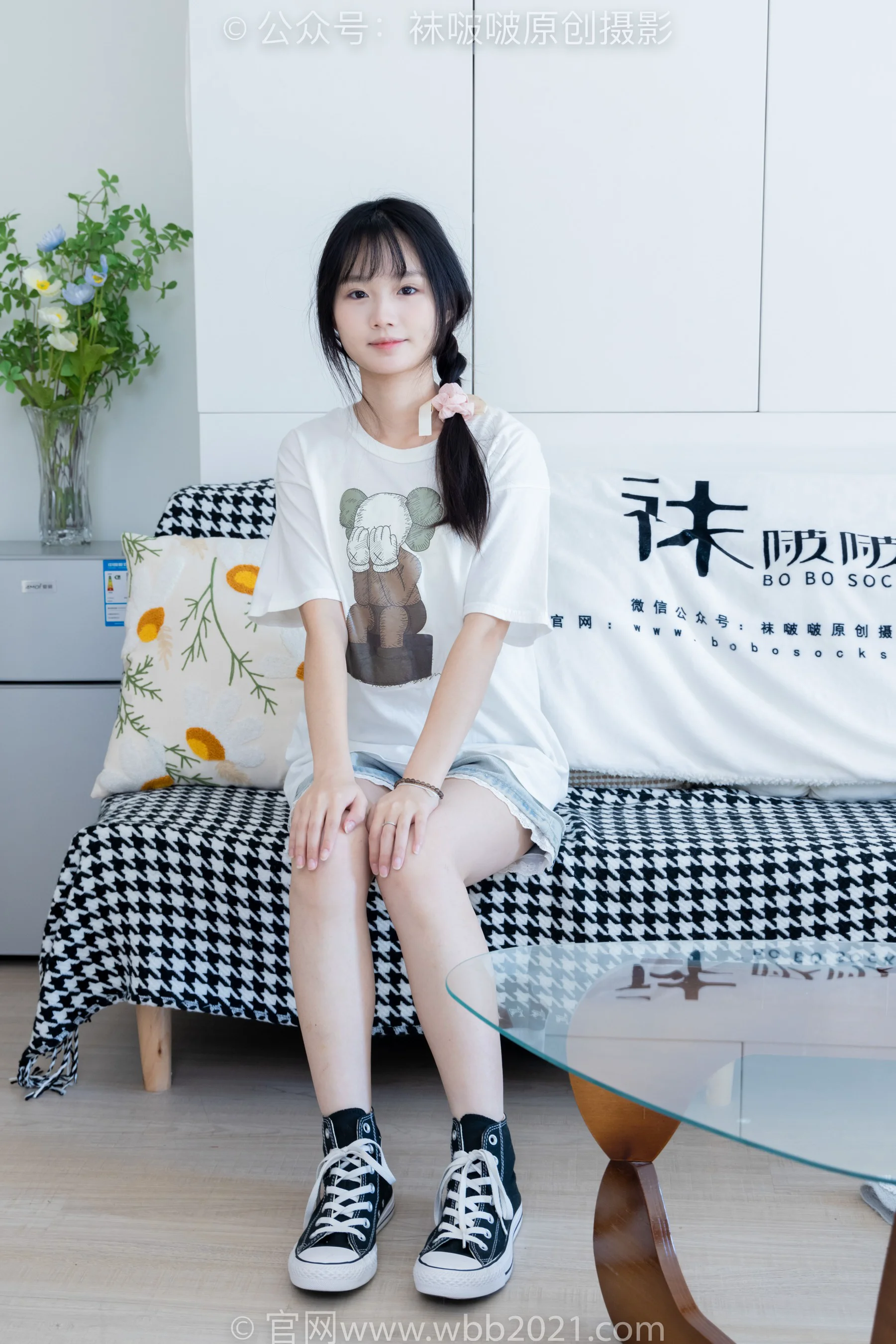 [BoBoSocks袜啵啵] No.331 甜甜圈 – 板鞋、白棉袜、裸足（花絮版） - 爱照片